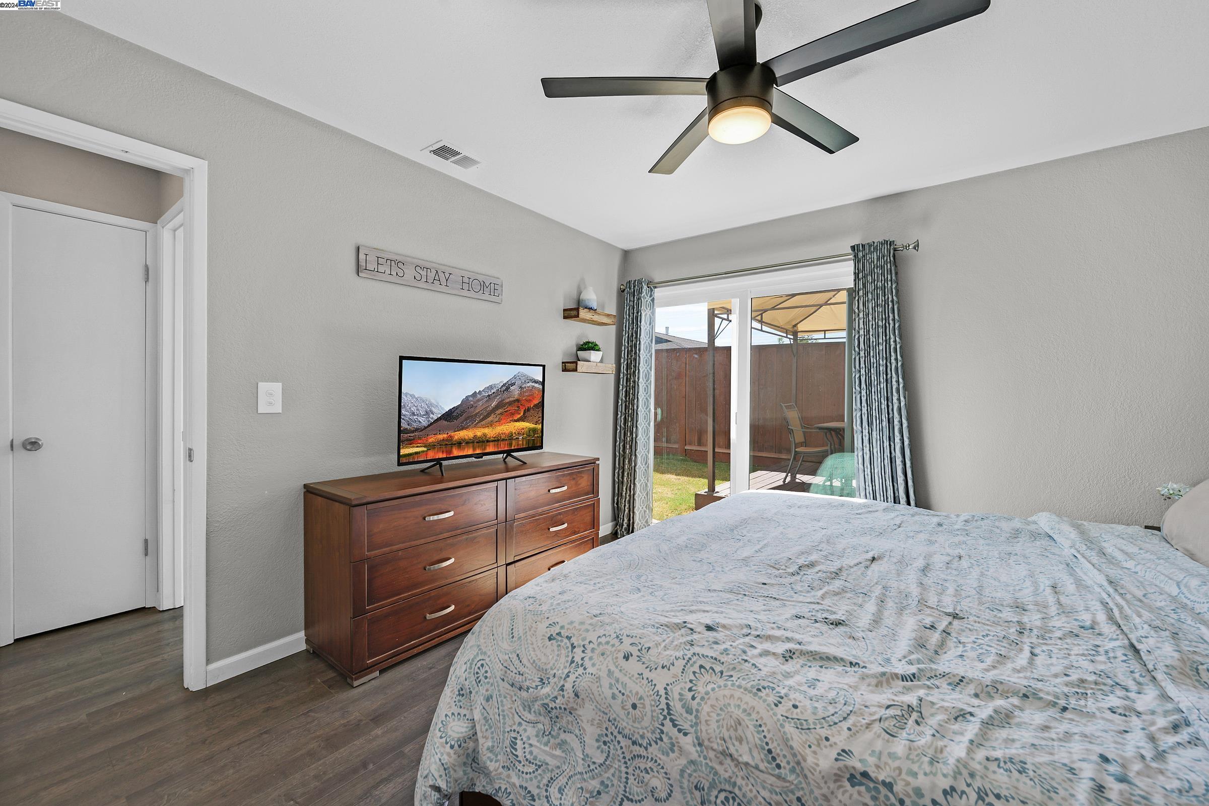 1876 Mira Loma St