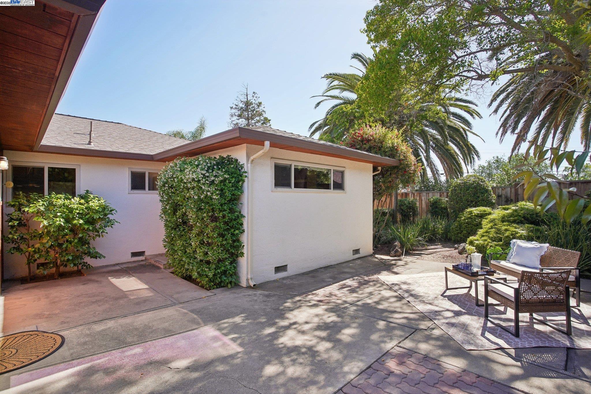 357 Lincoln Ave