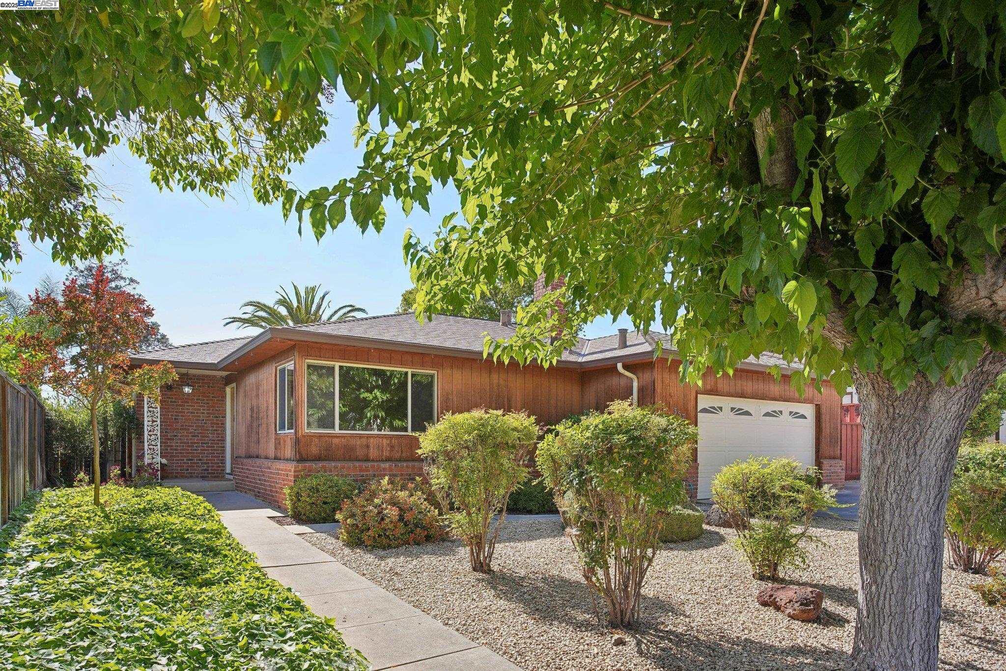 357 Lincoln Ave