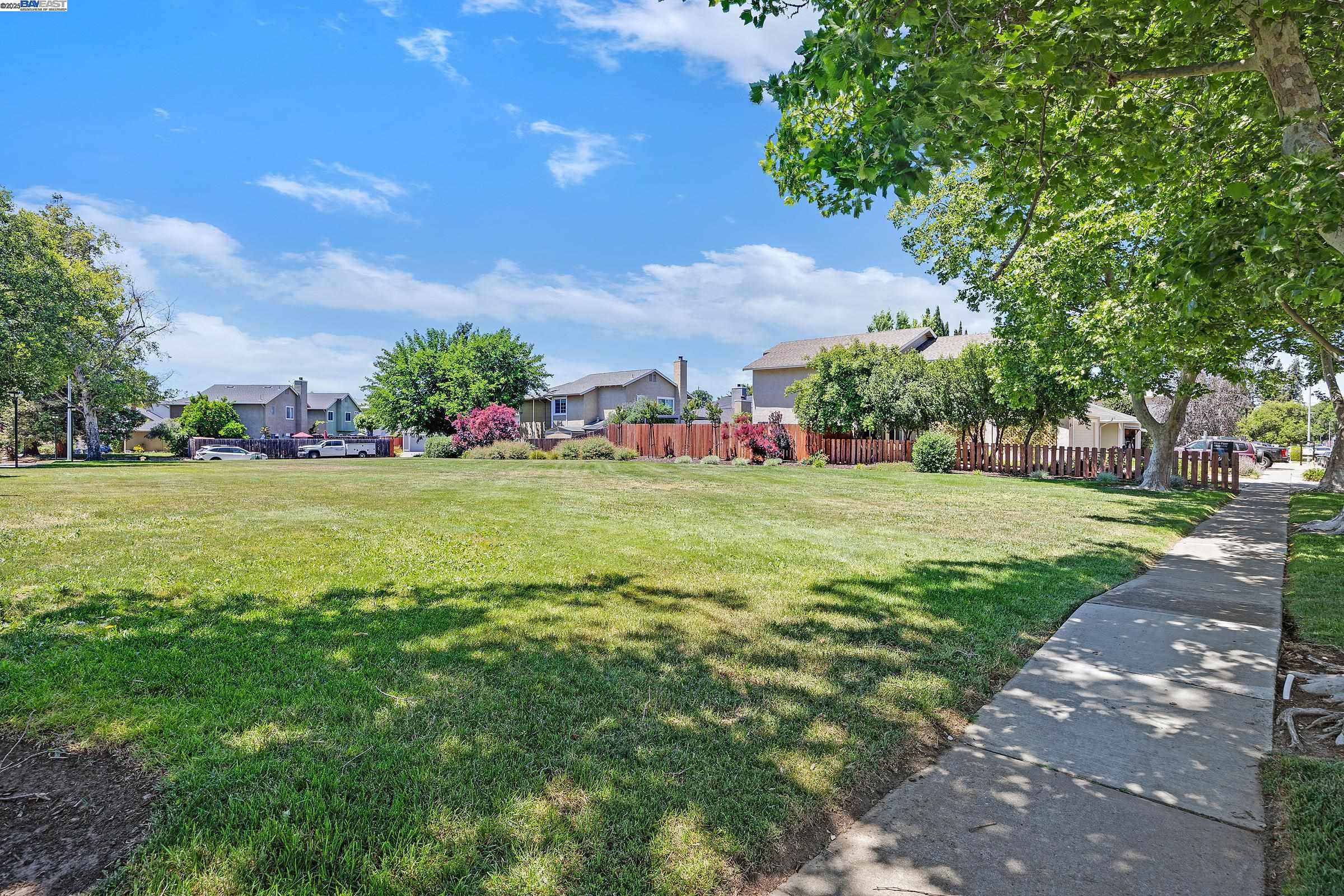 2236 Oakland Ave