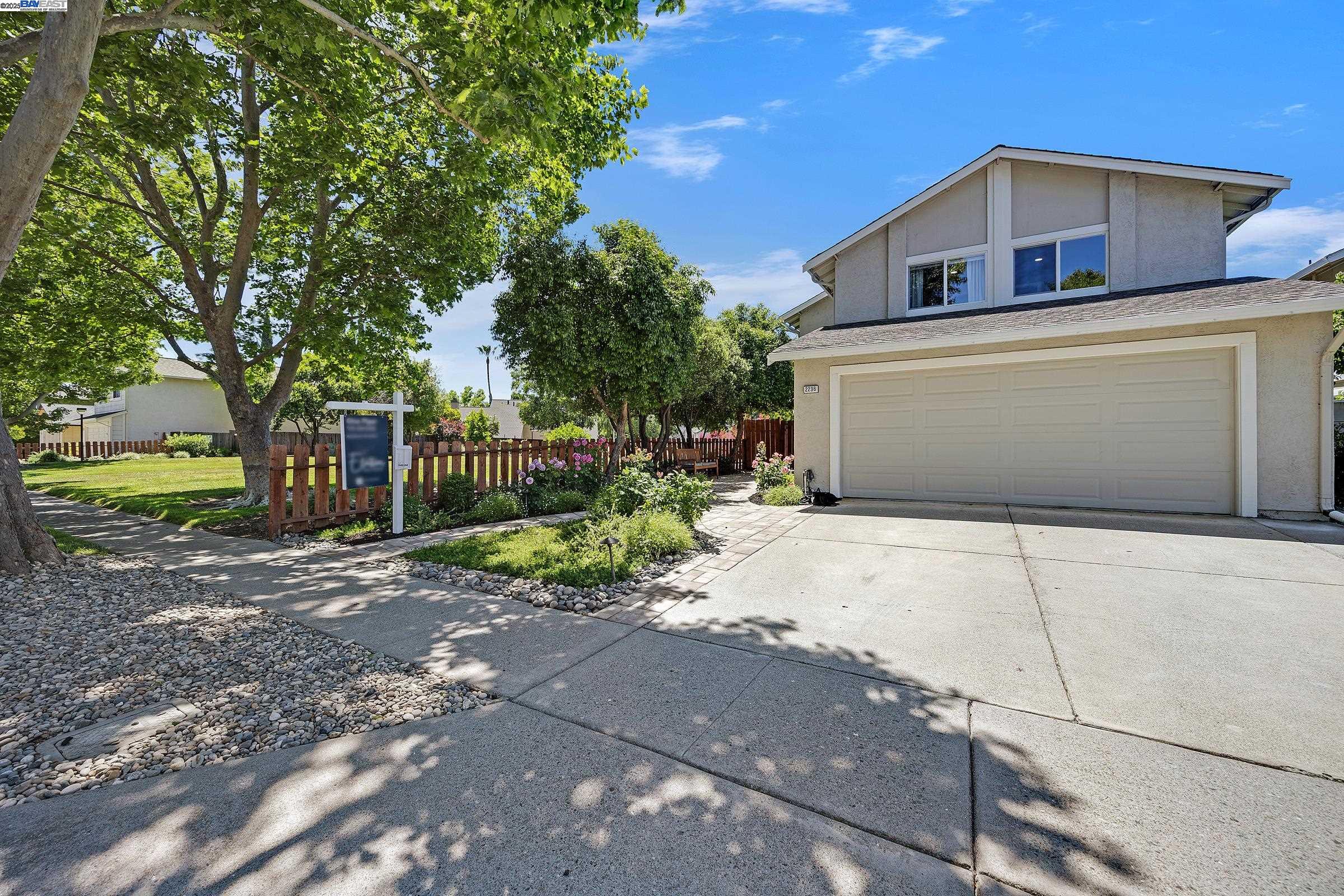 2236 Oakland Ave