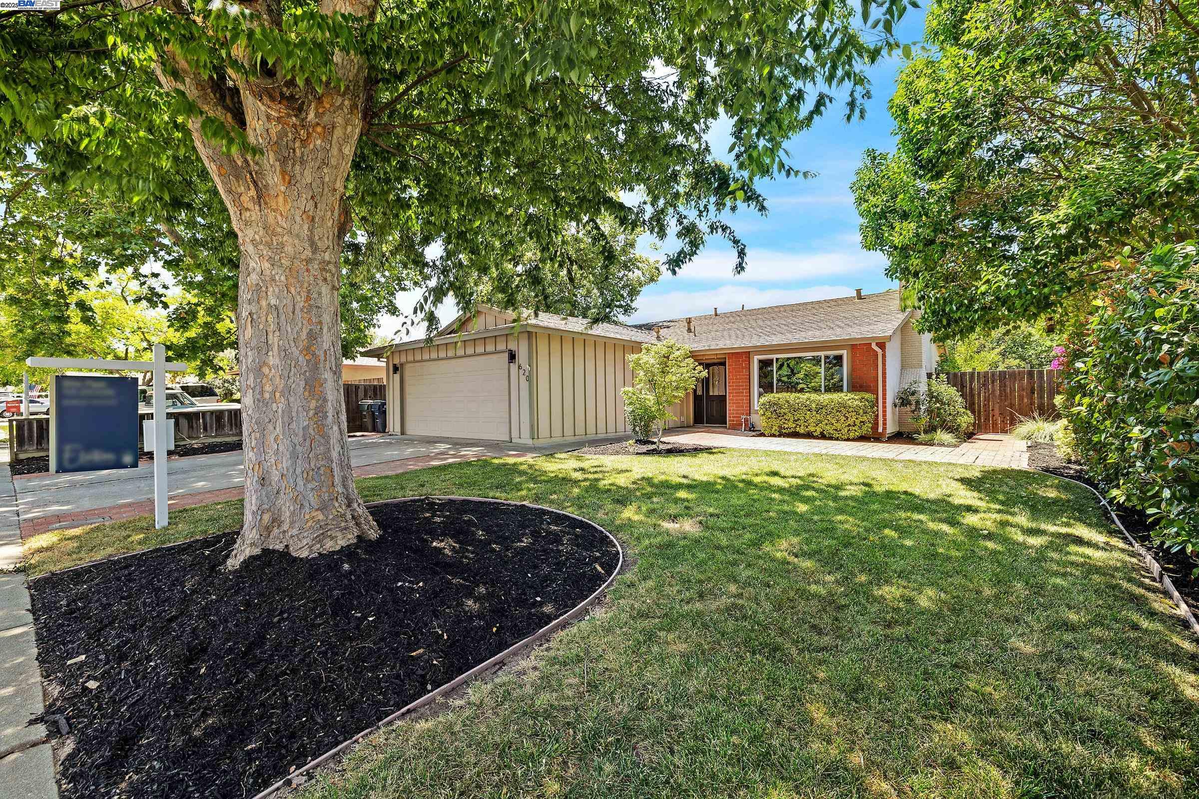 620 Swallow Dr