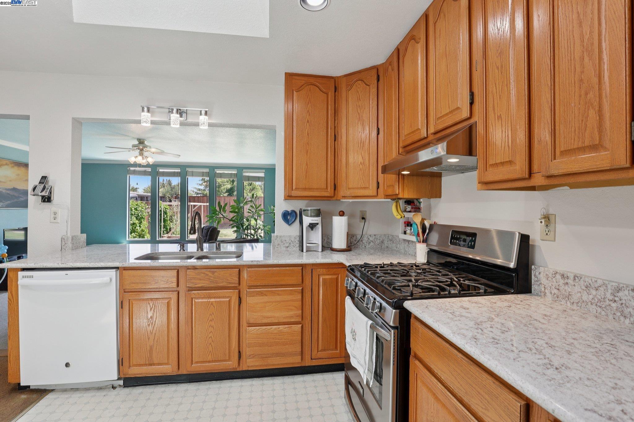 1321 Heather Ln