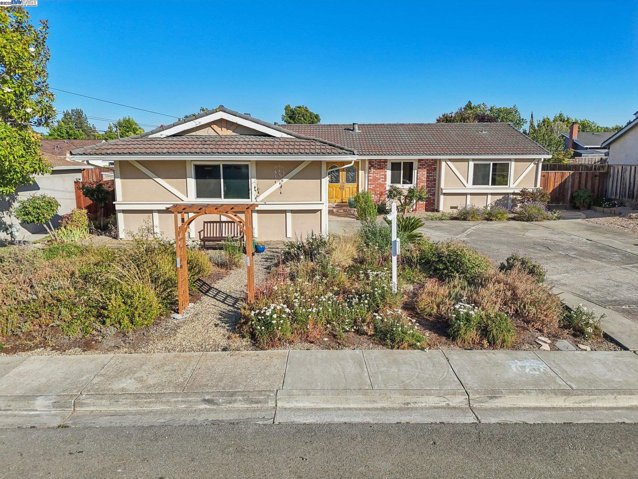 137 Cassandra Pl