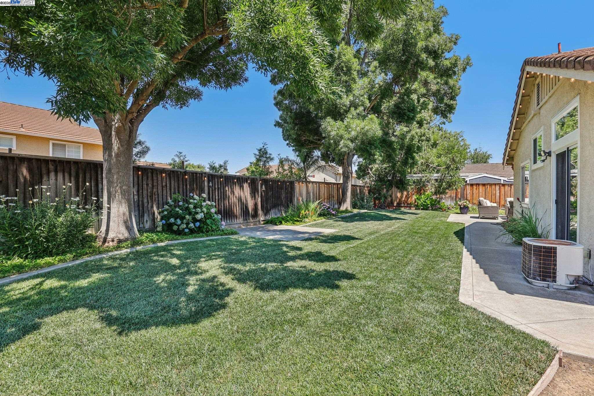 1256 Village Green Dr