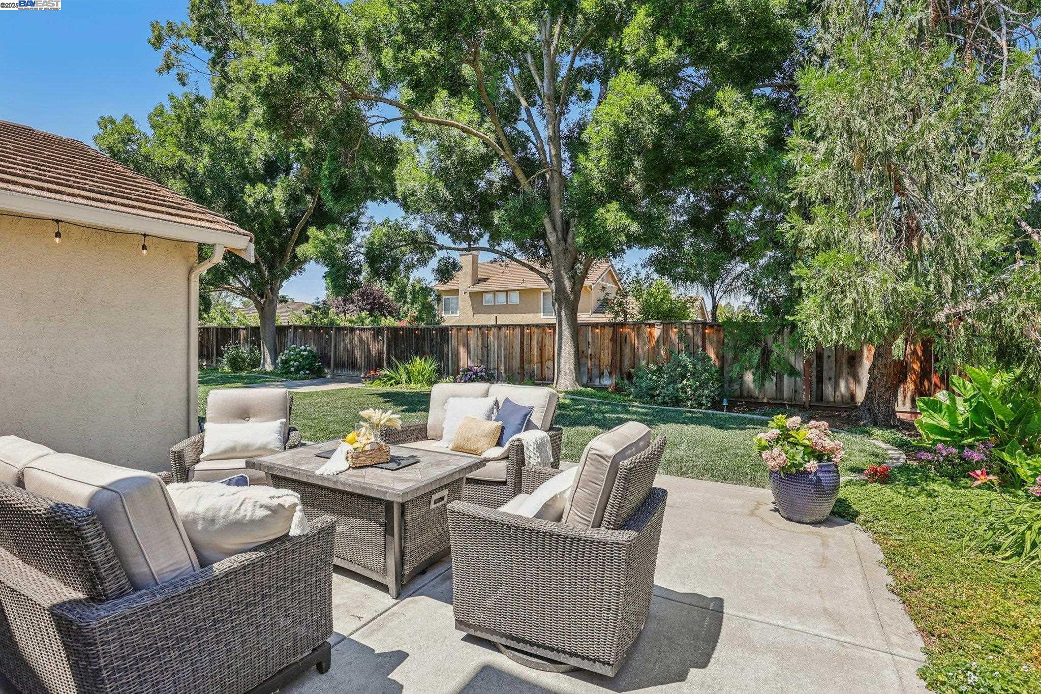 1256 Village Green Dr