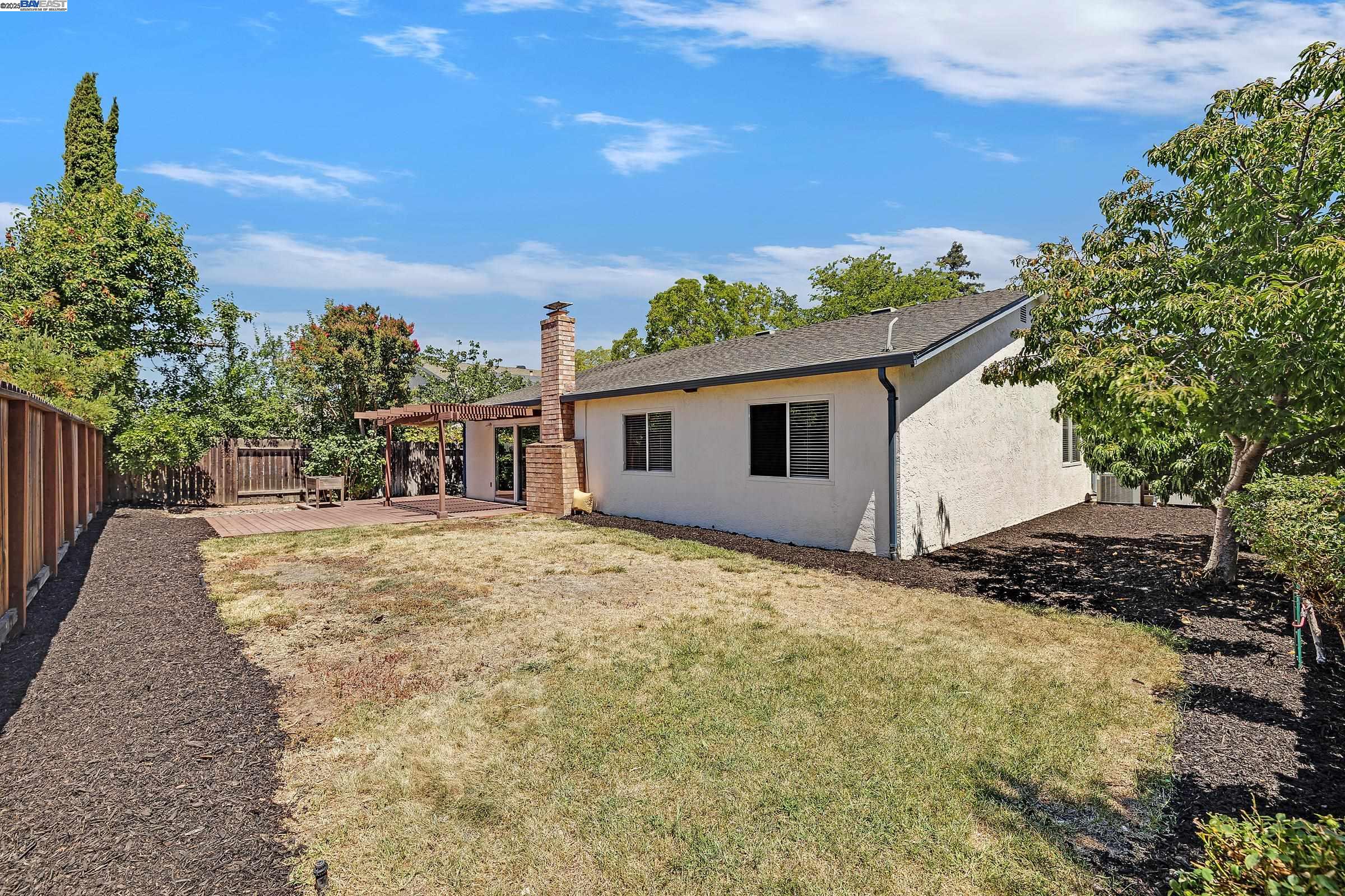 1832 Mira Loma St