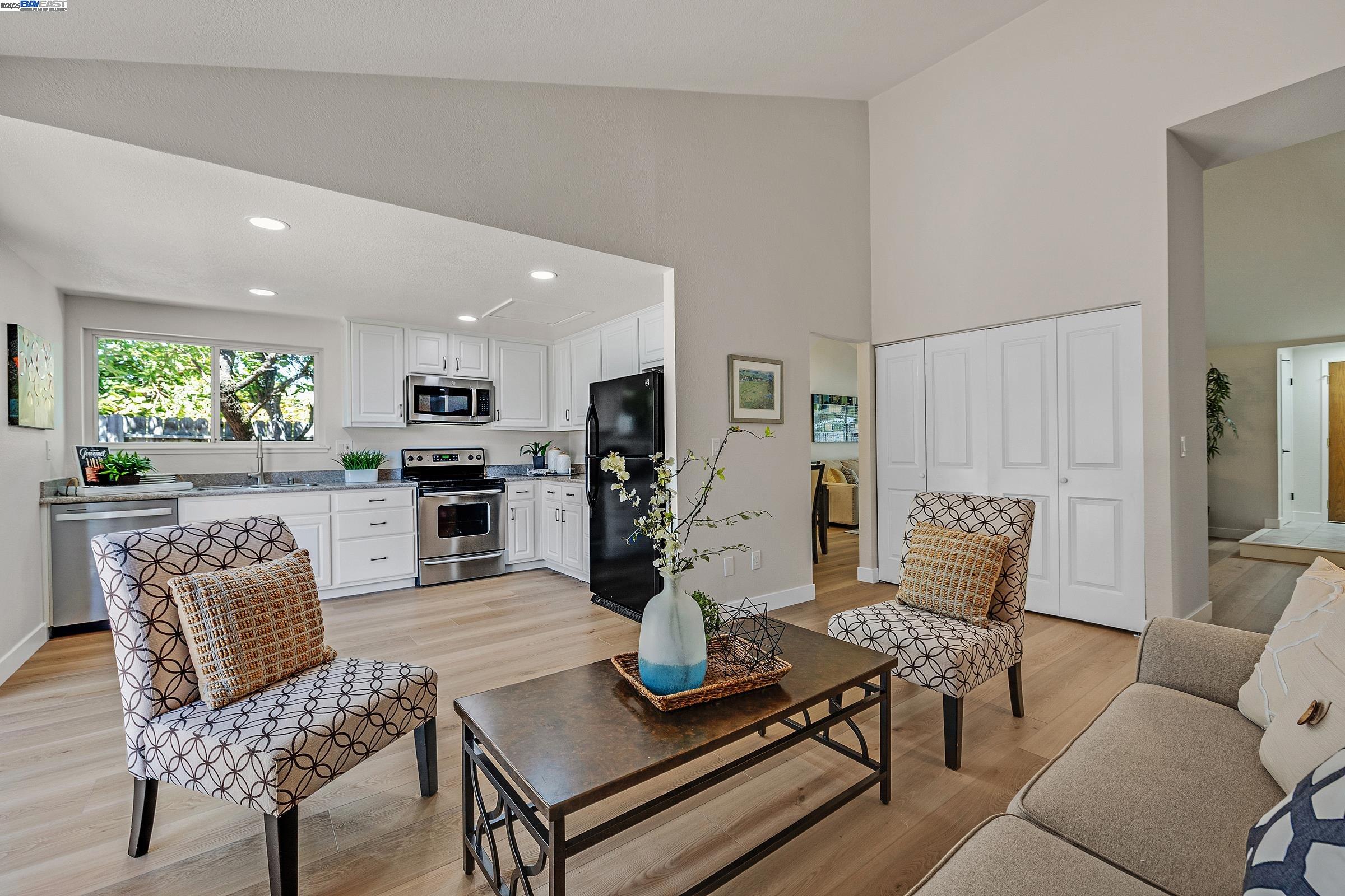 1832 Mira Loma St