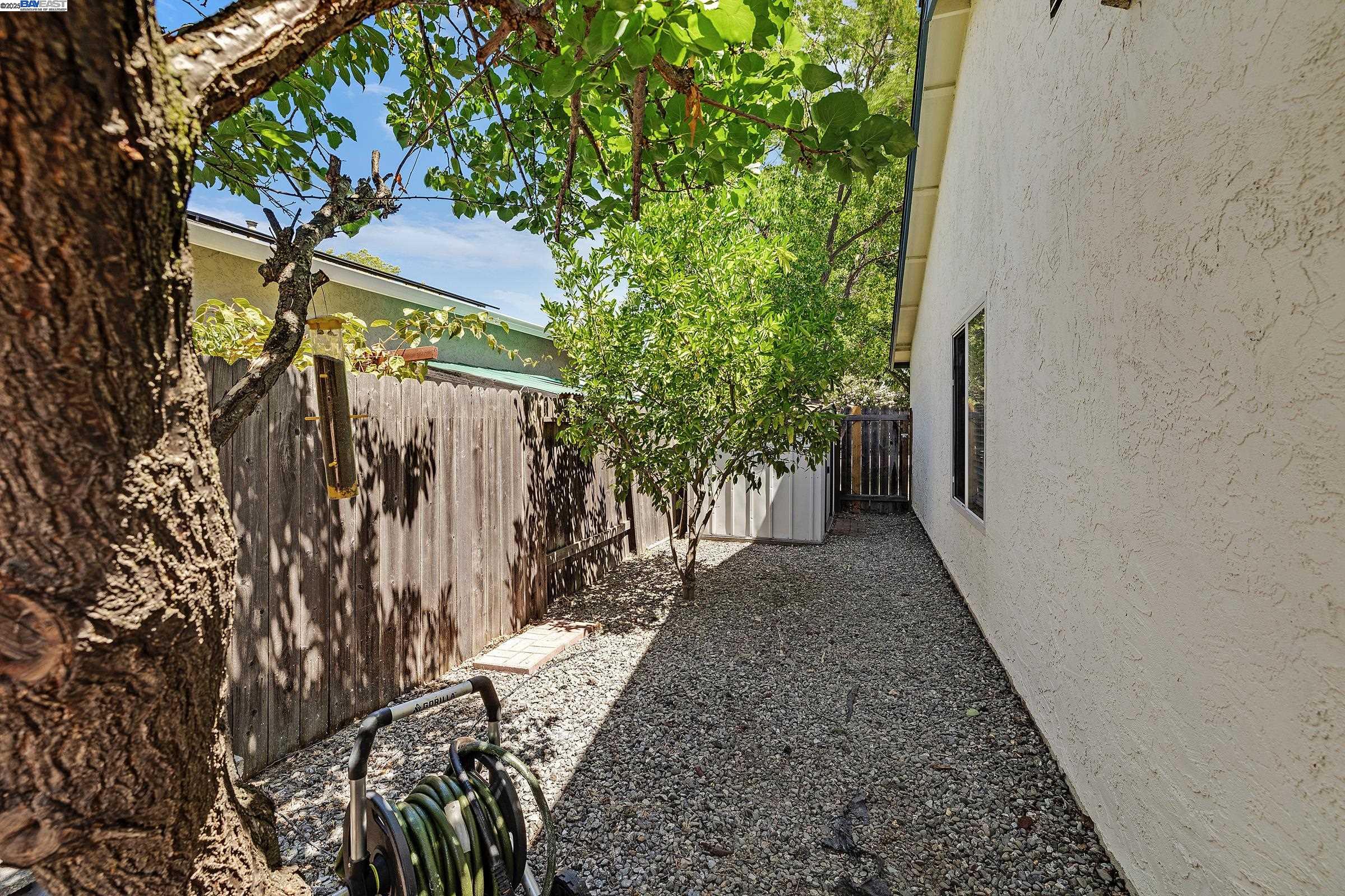 1832 Mira Loma St
