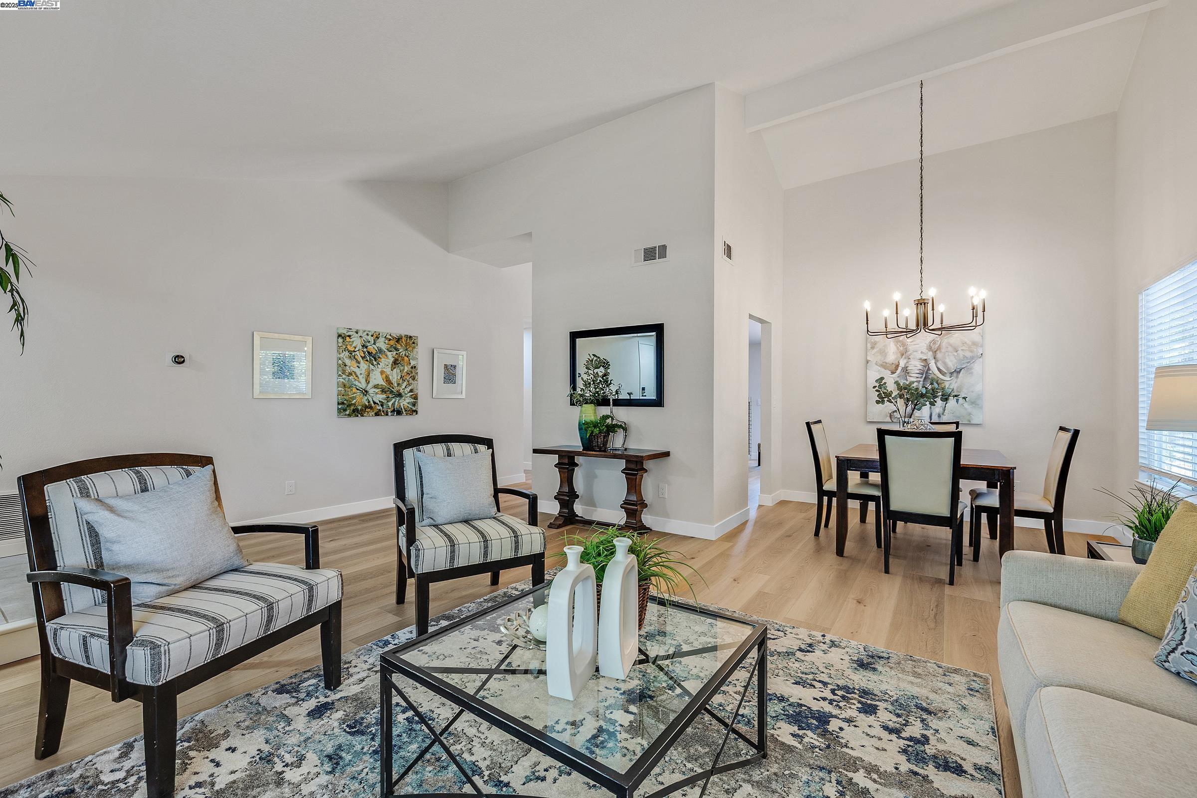 1832 Mira Loma St