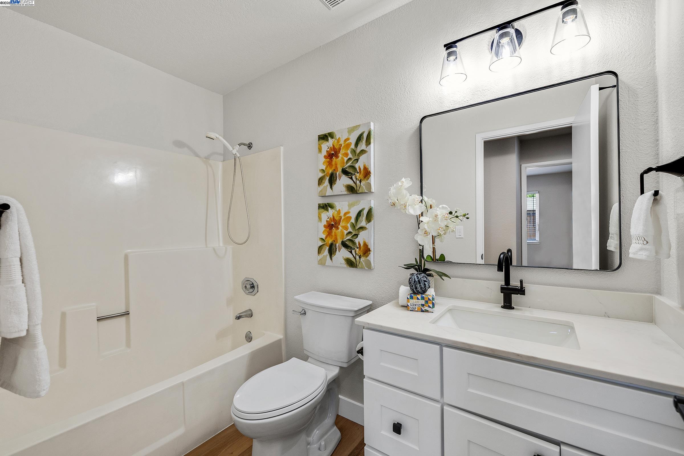 1832 Mira Loma St
