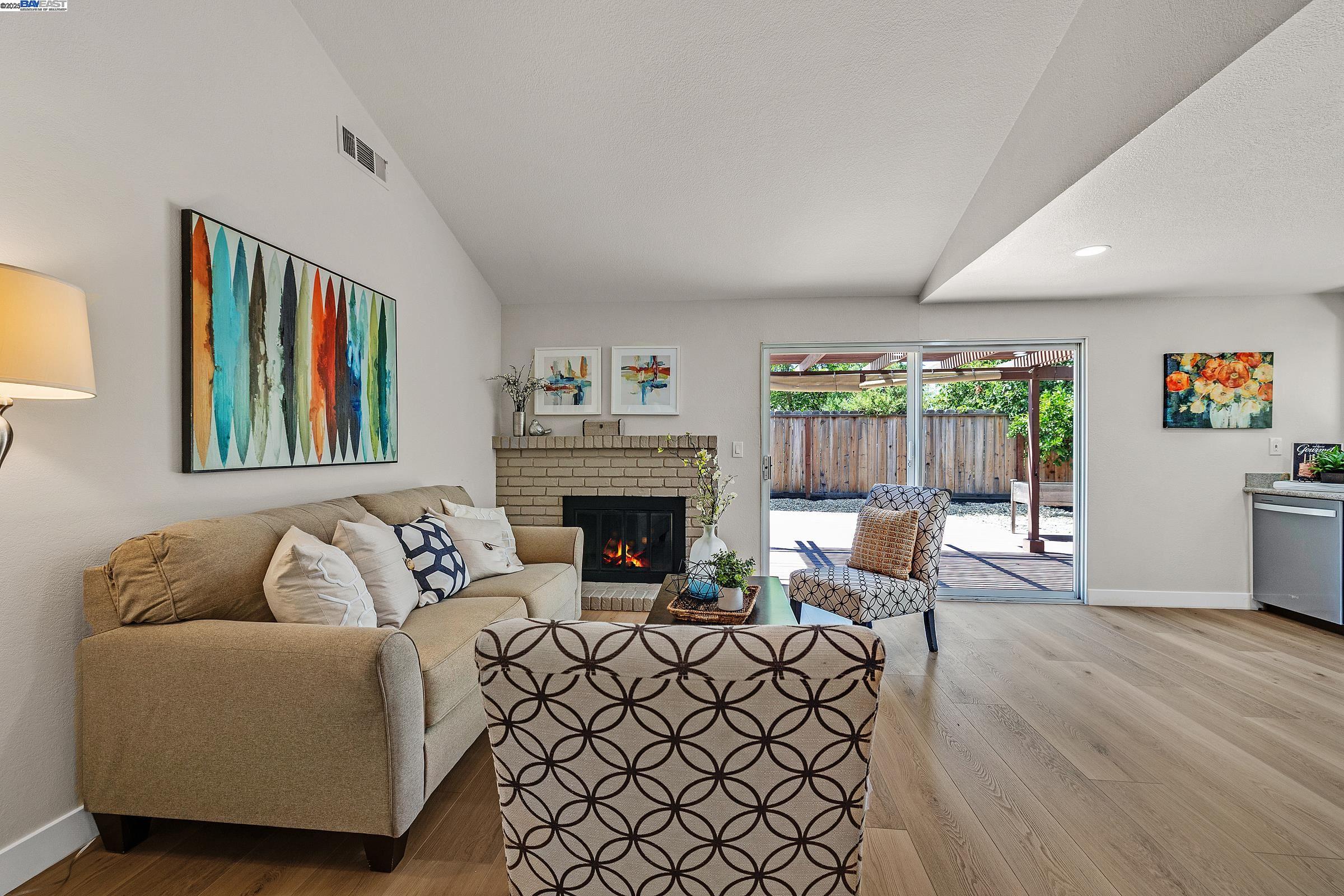 1832 Mira Loma St