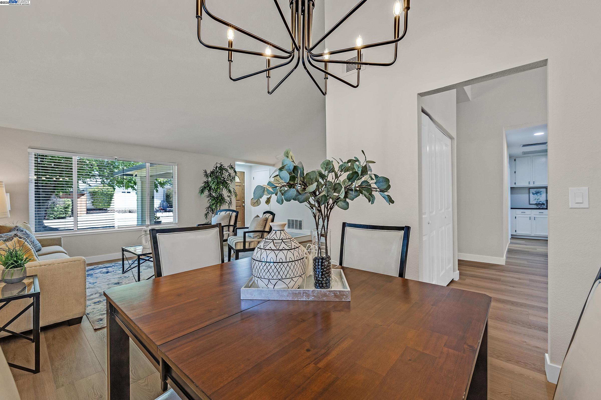1832 Mira Loma St
