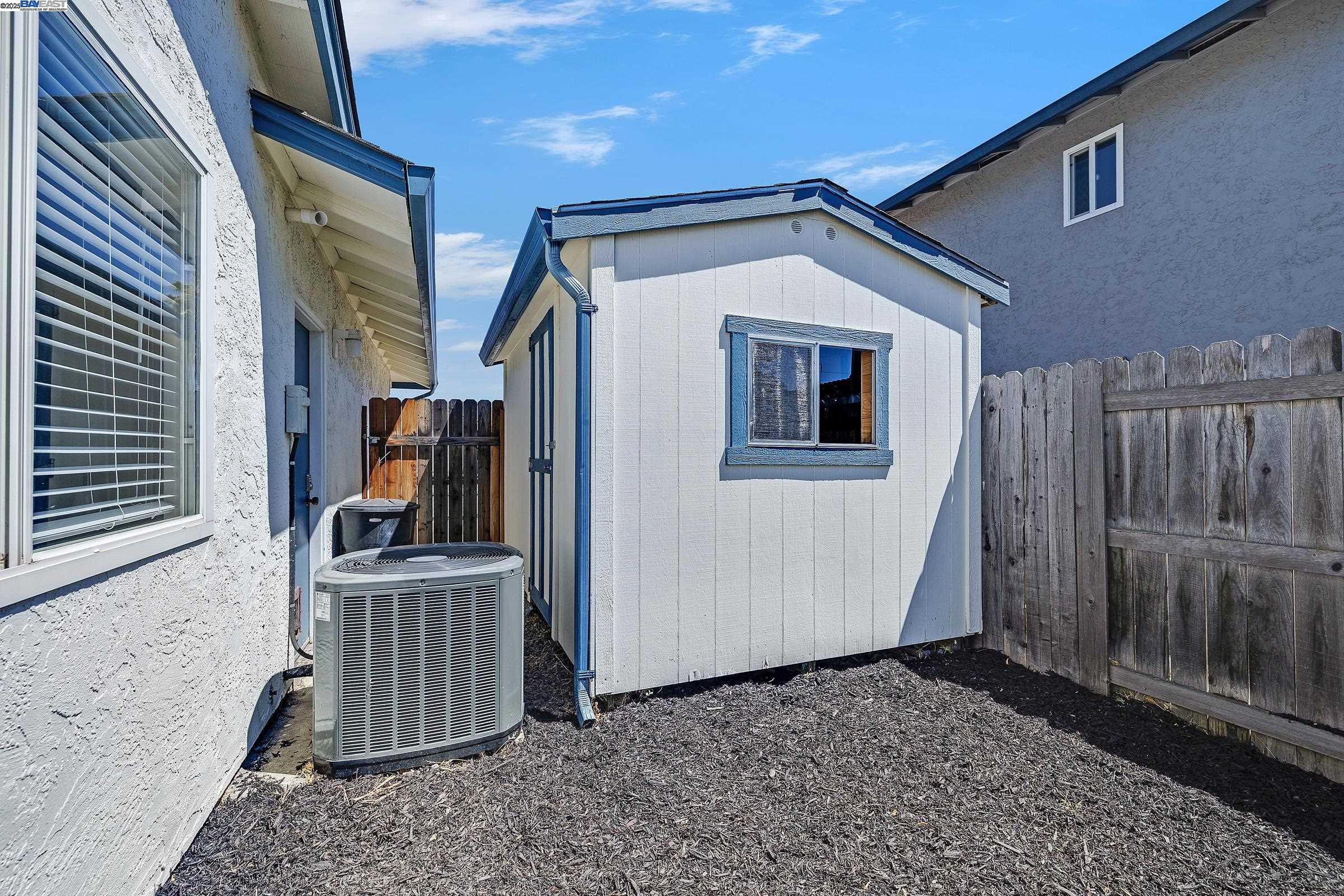 1832 Mira Loma St