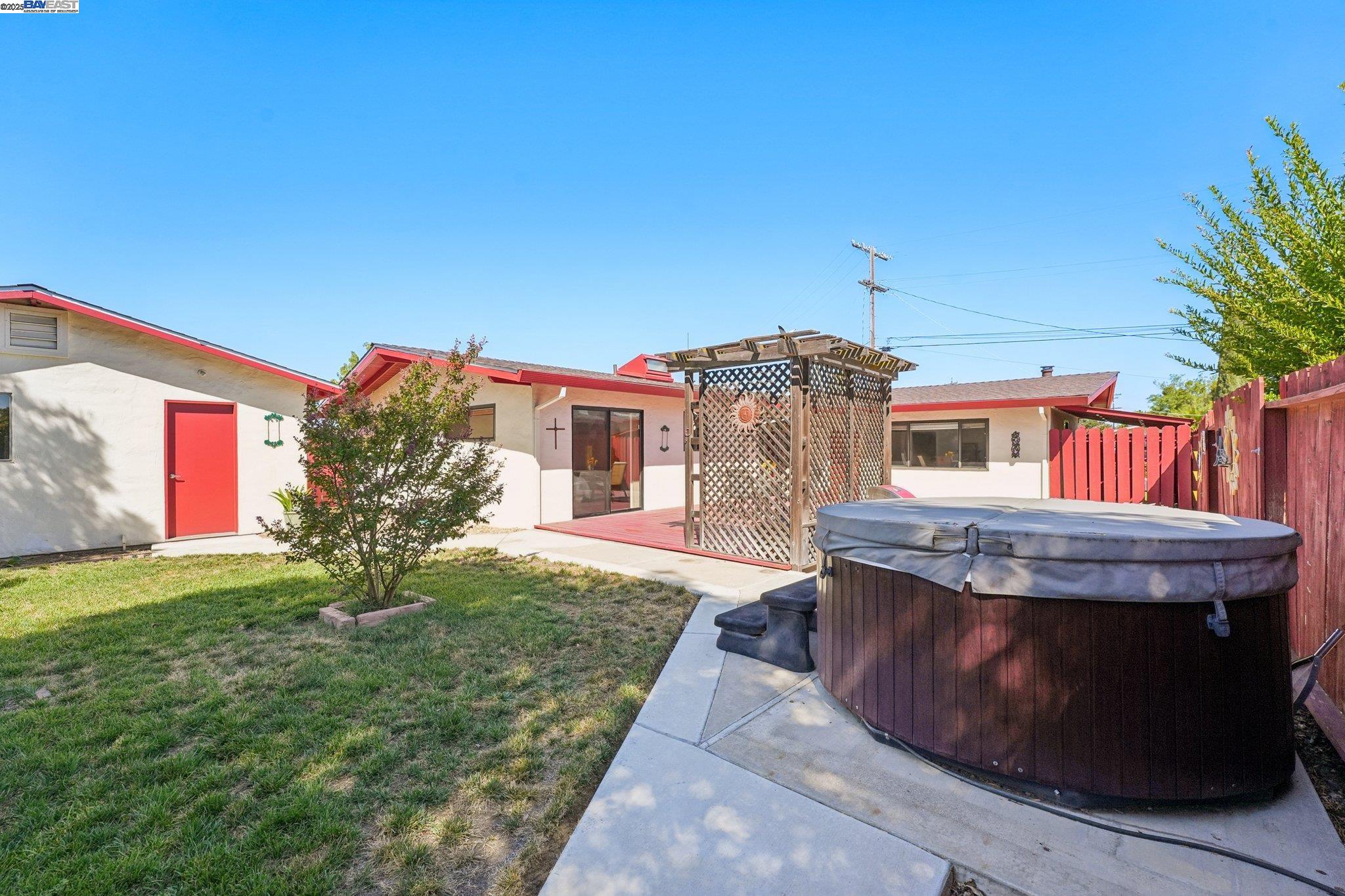 1052 Rincon Ave