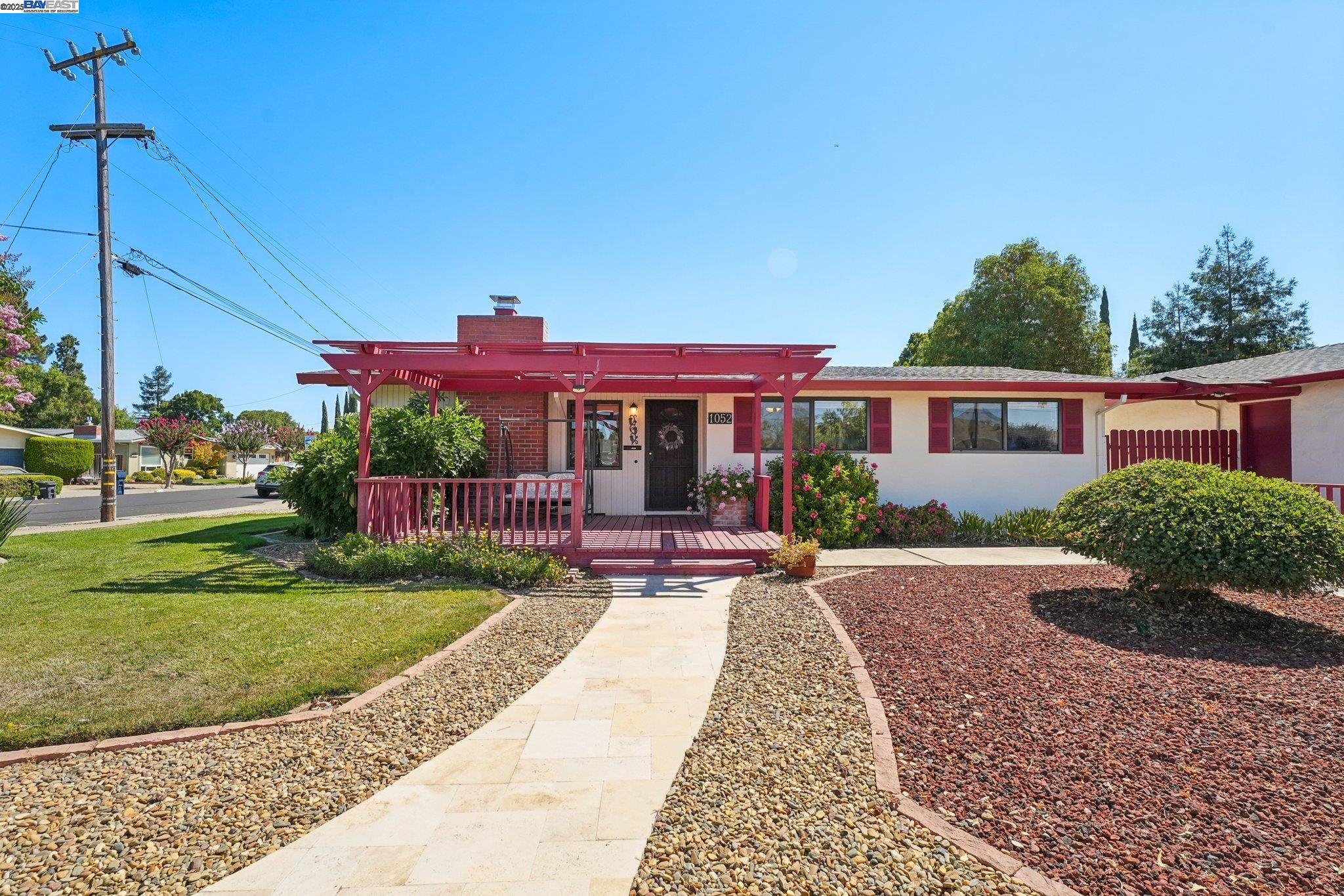 1052 Rincon Ave