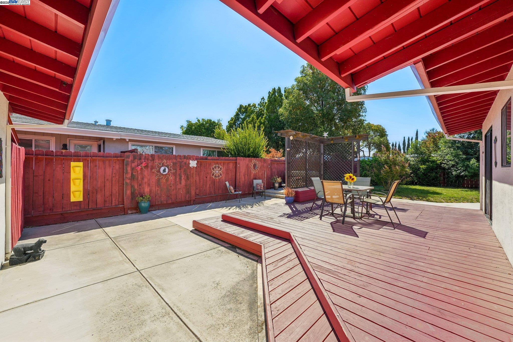1052 Rincon Ave