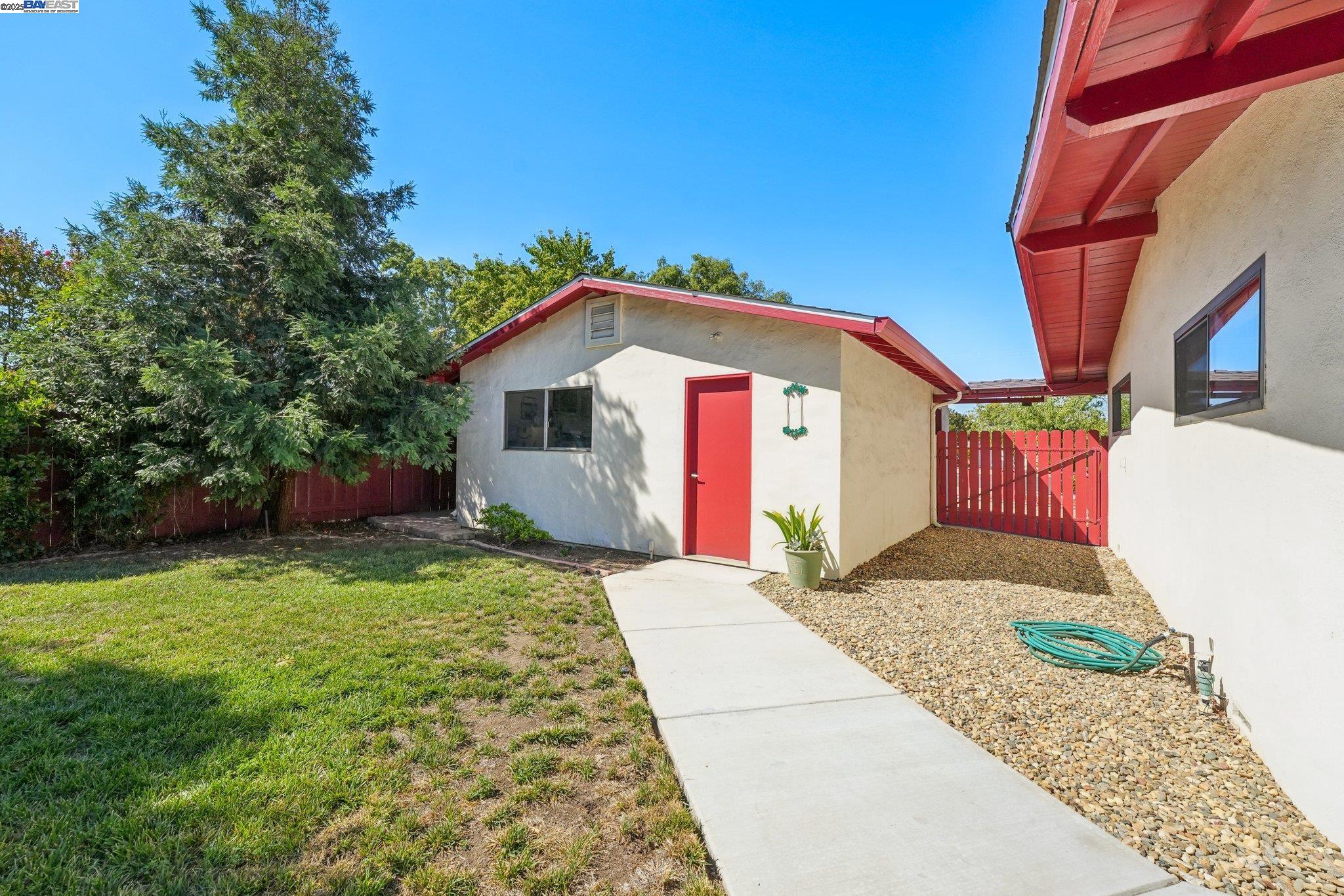 1052 Rincon Ave