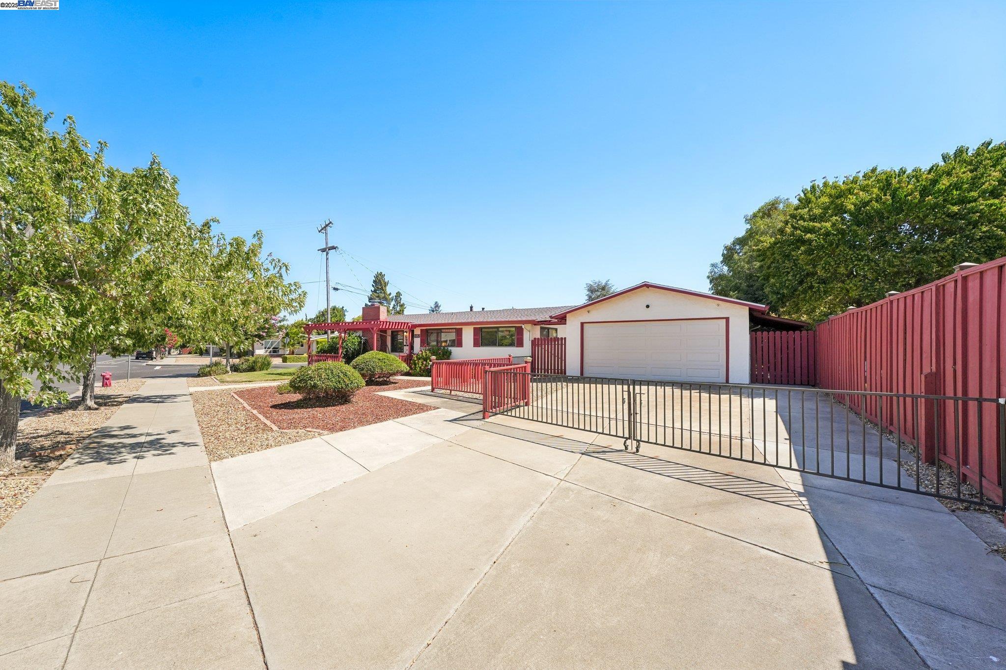 1052 Rincon Ave