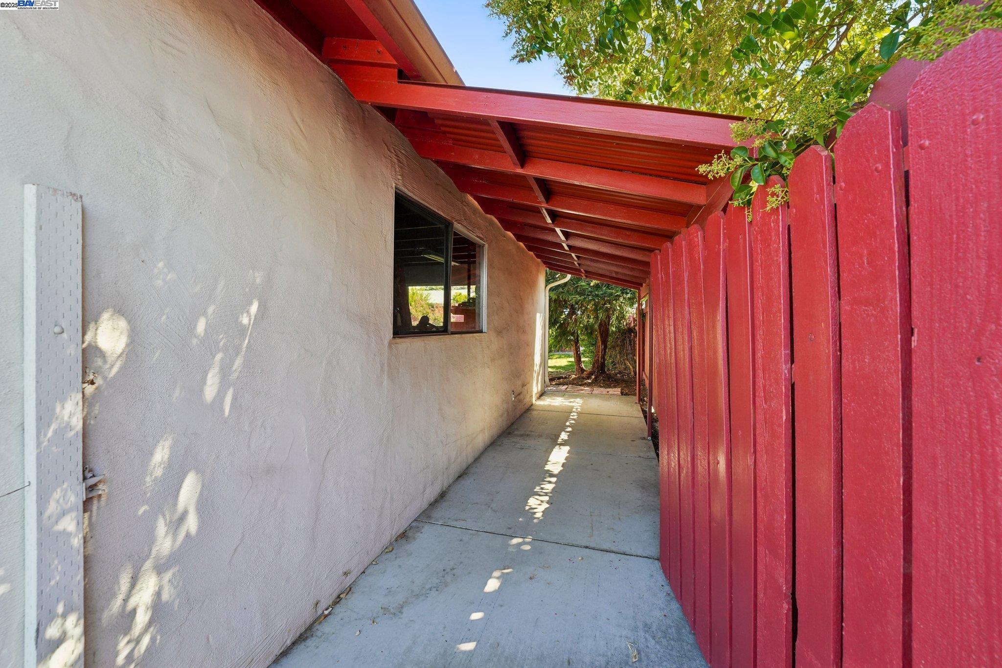 1052 Rincon Ave