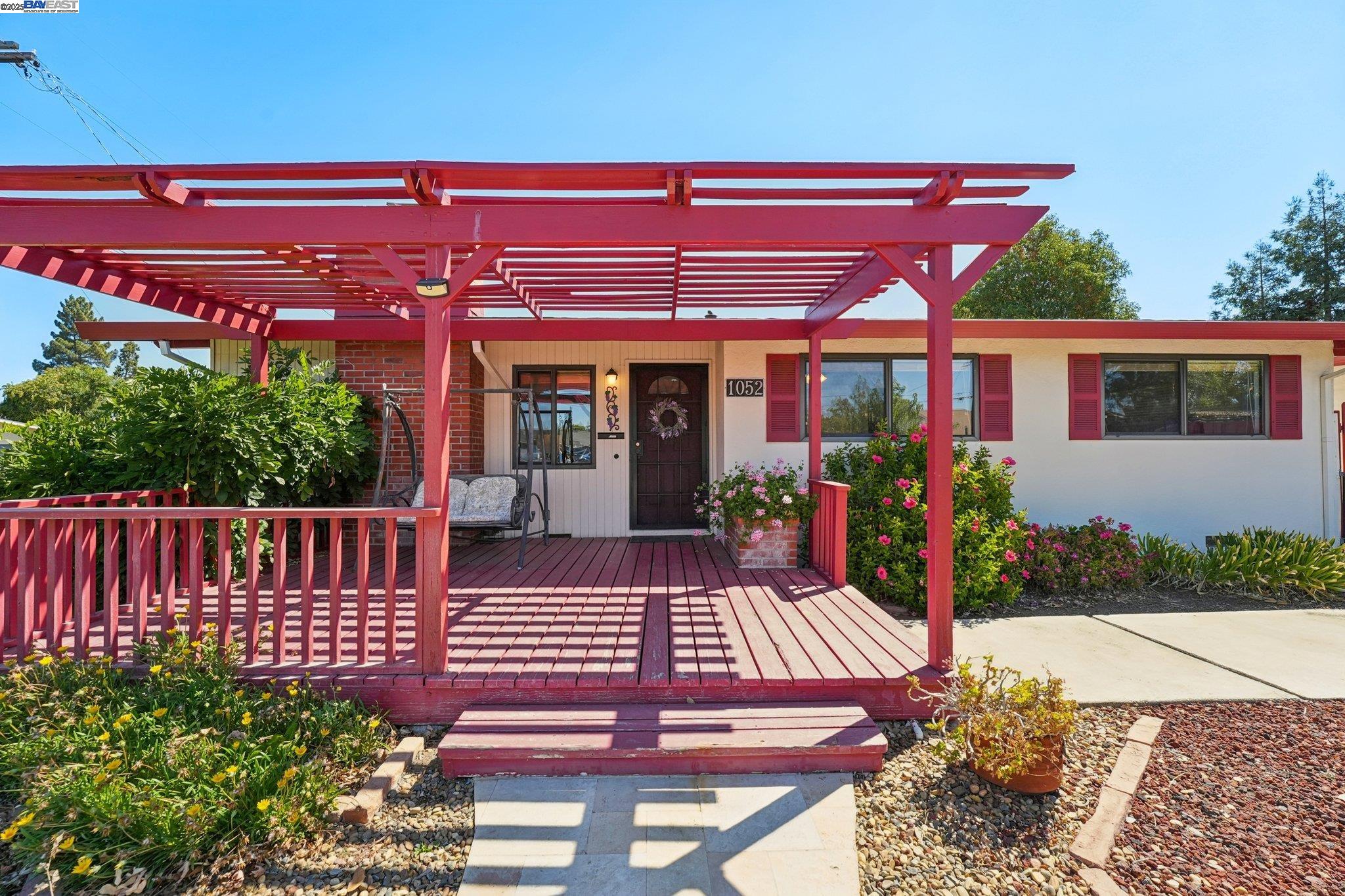 1052 Rincon Ave