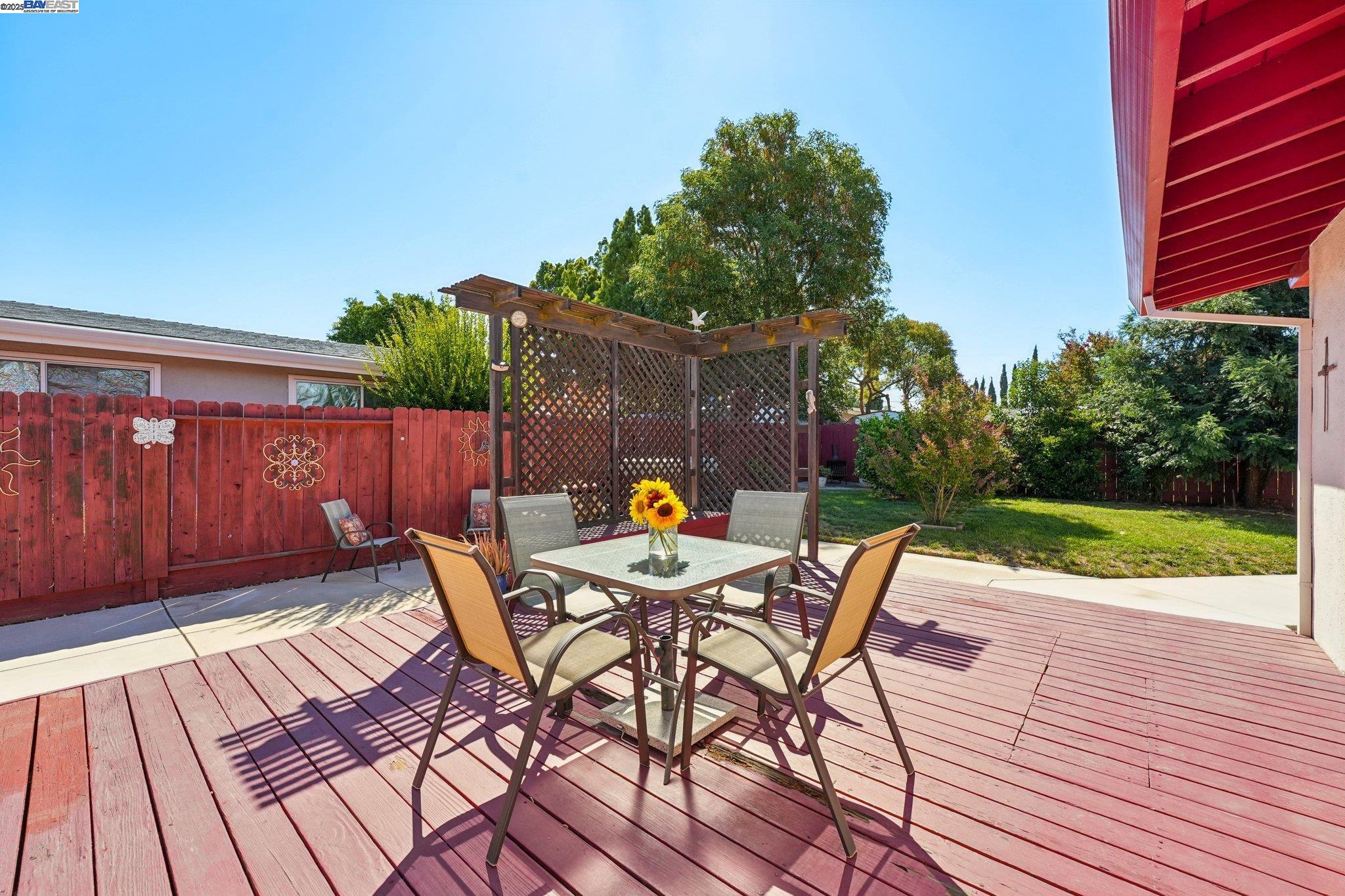 1052 Rincon Ave