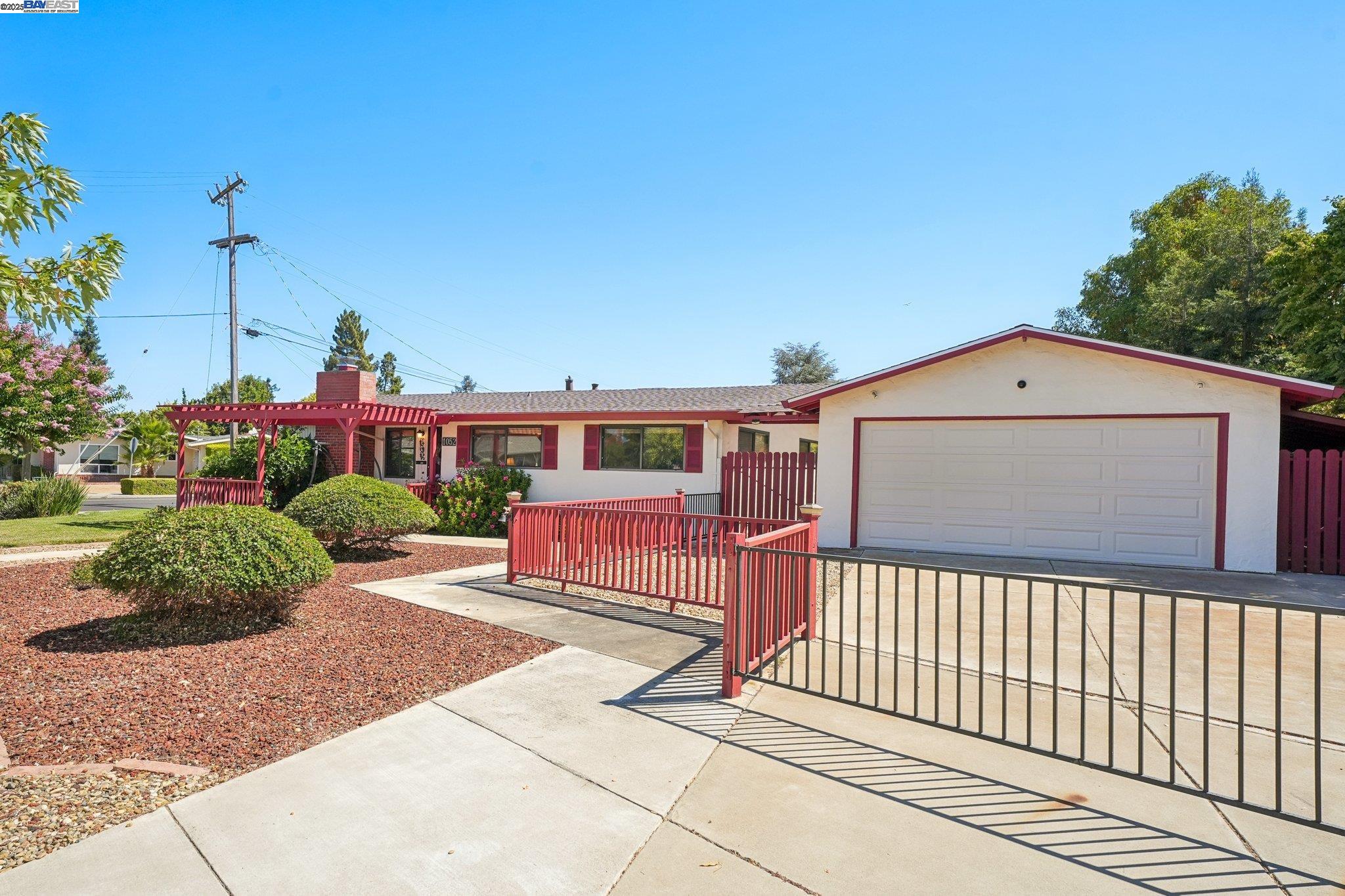 1052 Rincon Ave