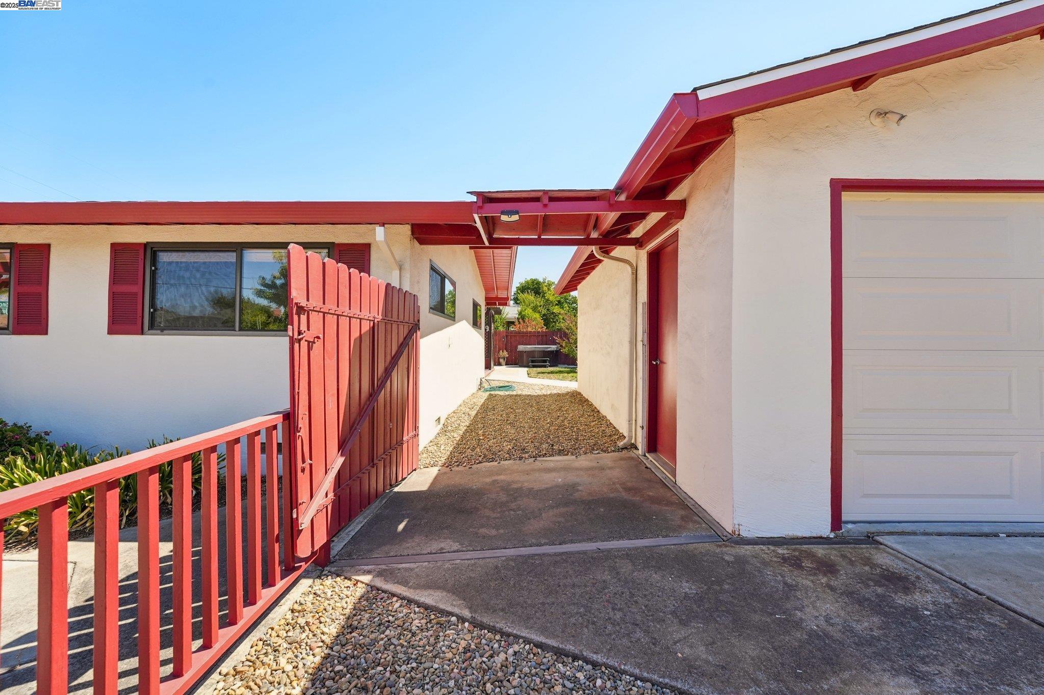 1052 Rincon Ave