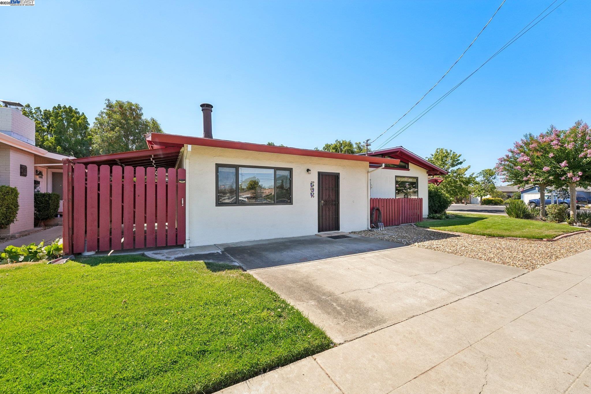 1052 Rincon Ave