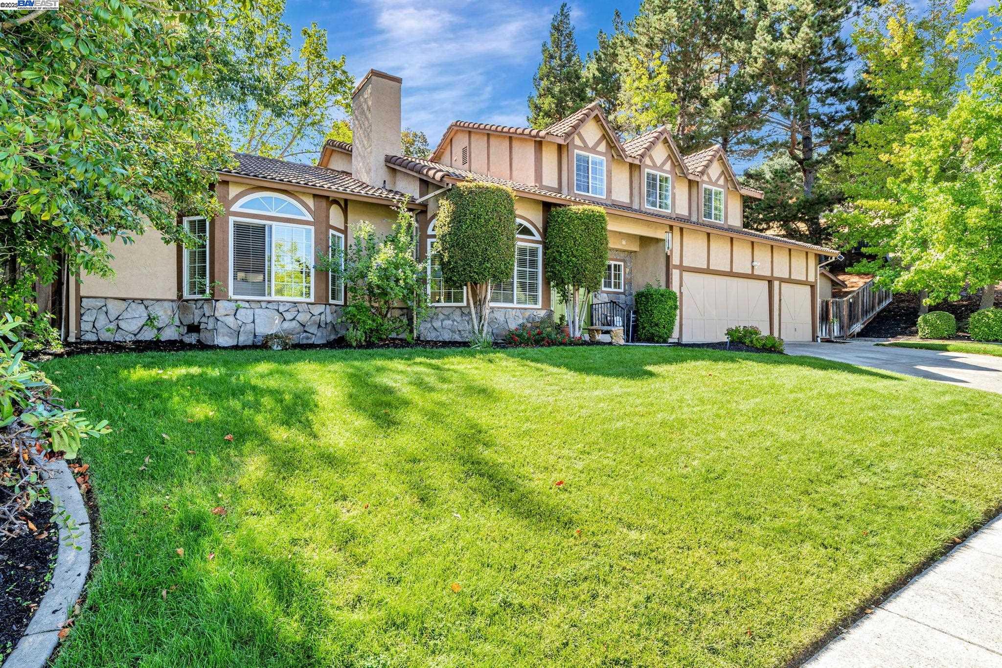 7840 Creekside Dr