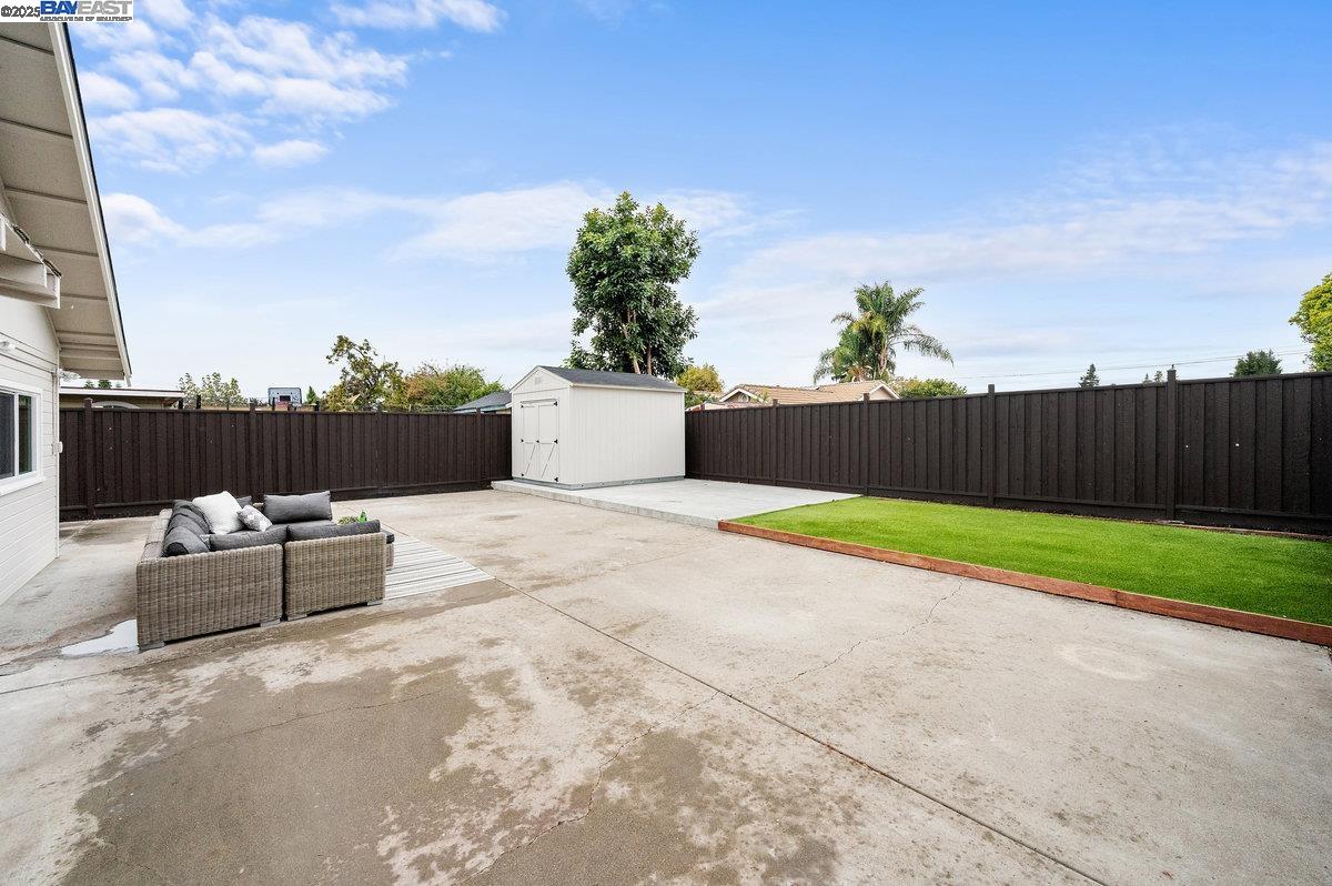 439 Holly Ln