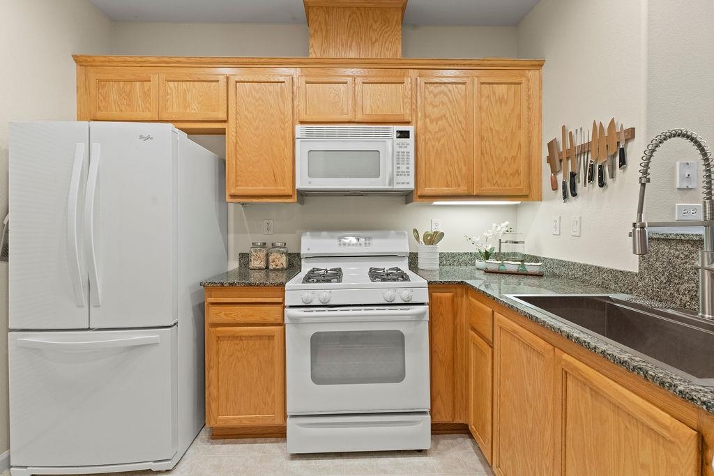 3290 Maguire Way # 118