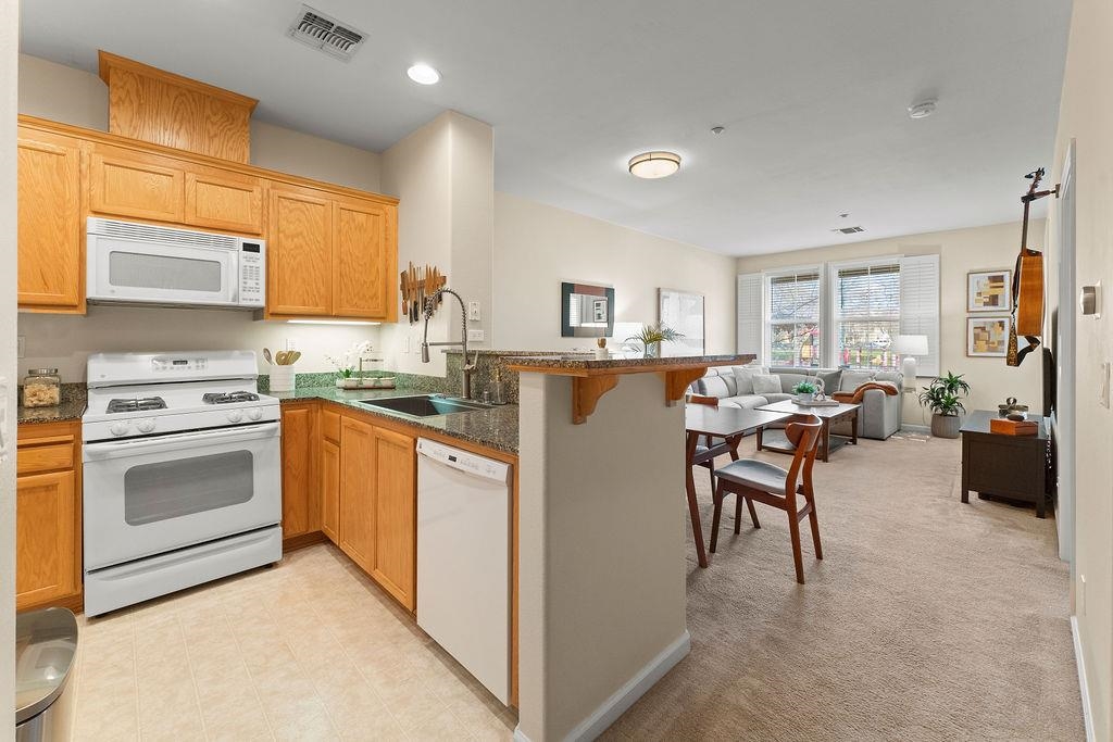 3290 Maguire Way # 118