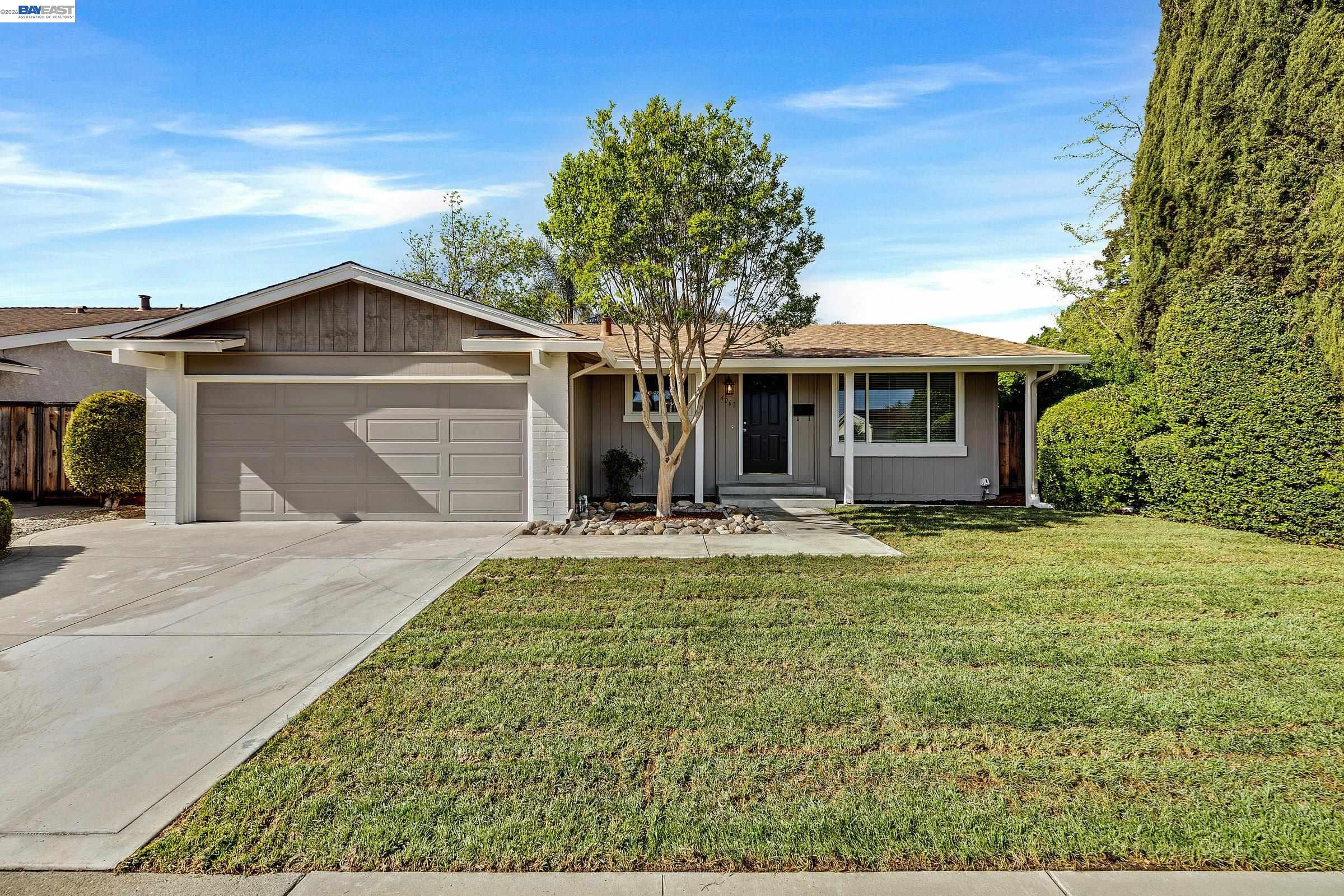 4061 Holland Dr