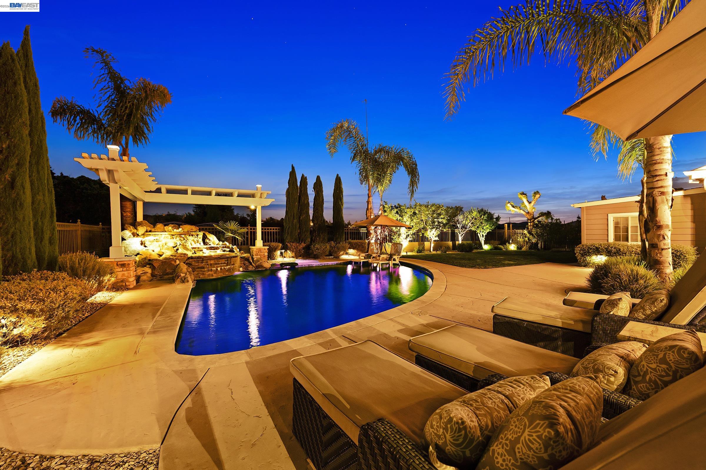 2886 Mission Ln