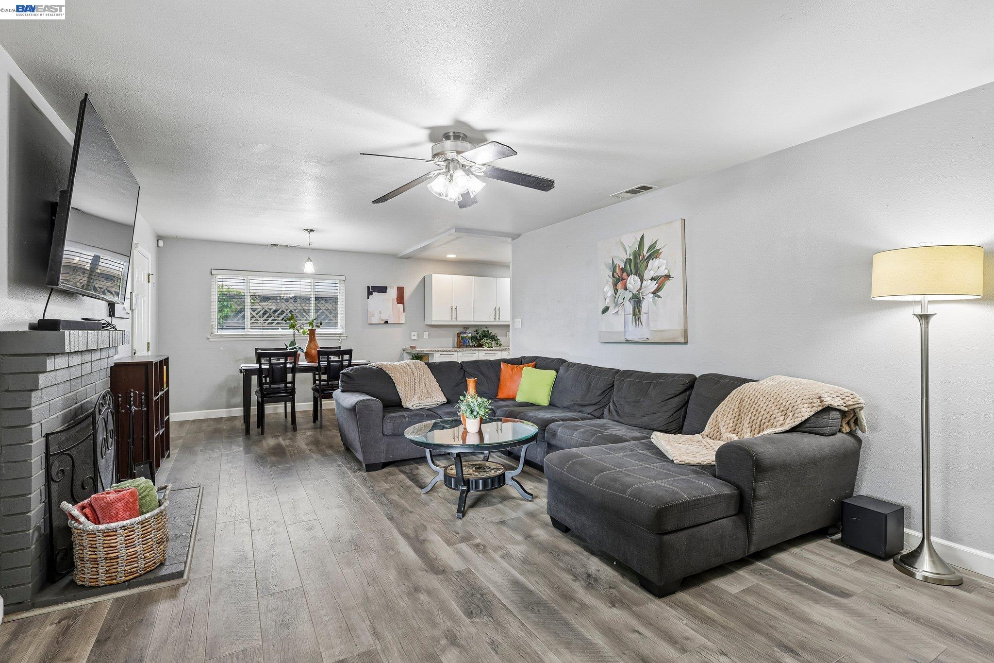 1225 W Beverly Pl