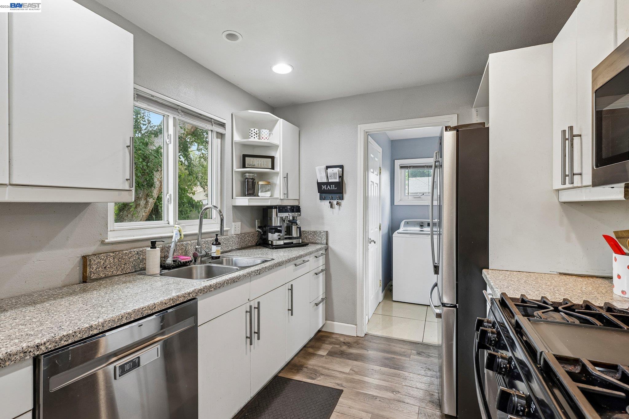 1225 W Beverly Pl