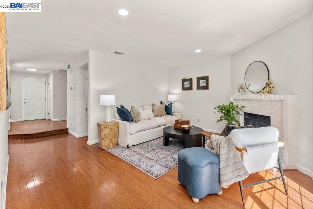 235 Northwood Cmns