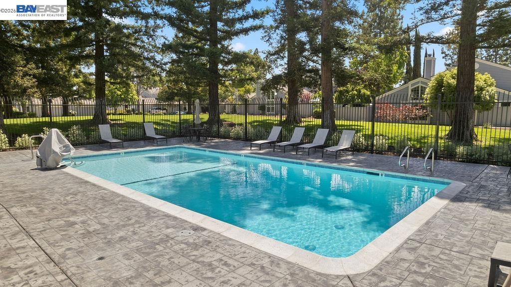 235 Northwood Cmns