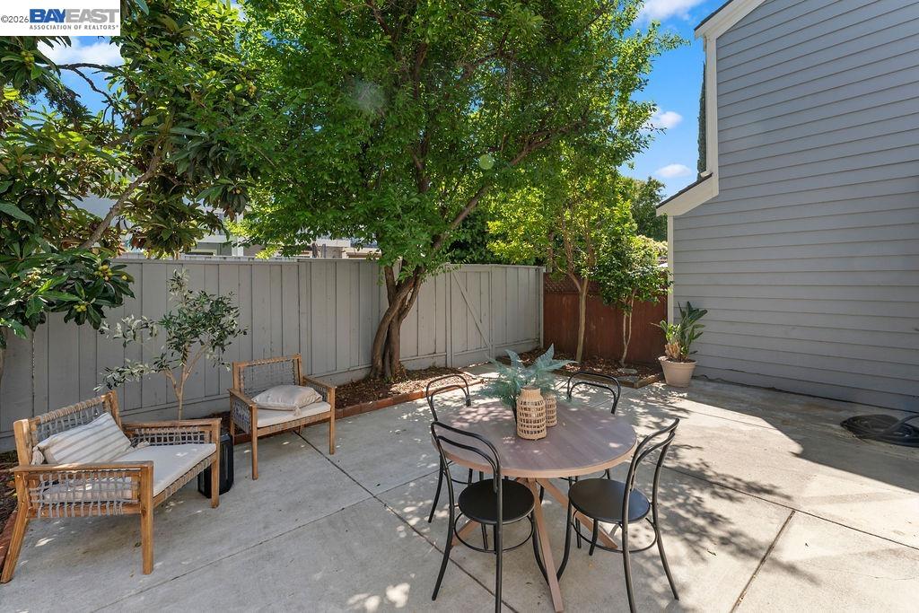 235 Northwood Cmns