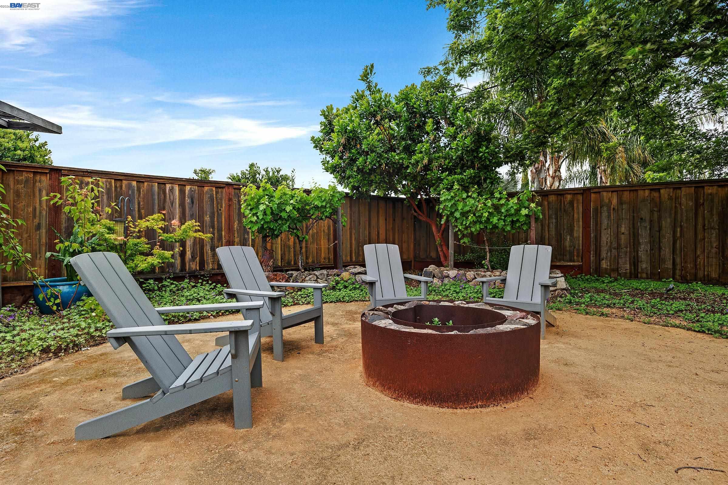 1152 Farmington Way