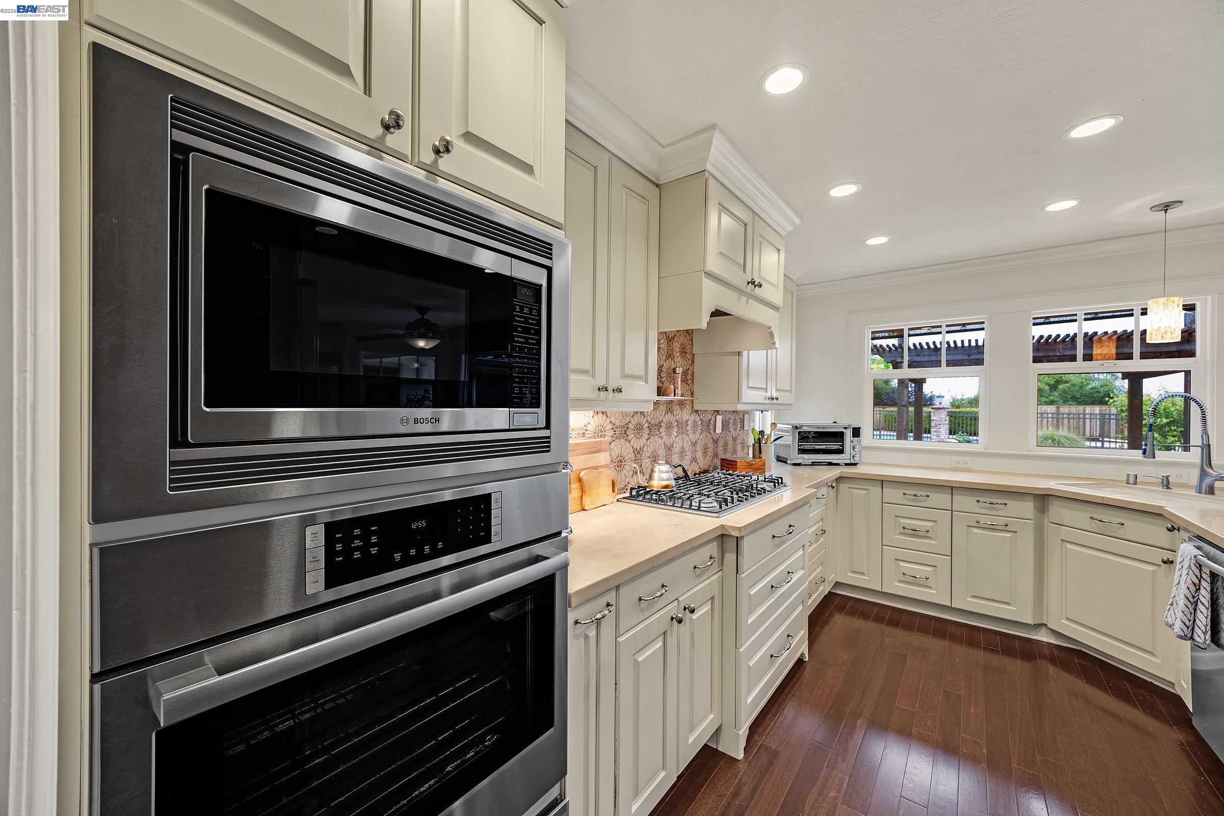 1152 Farmington Way