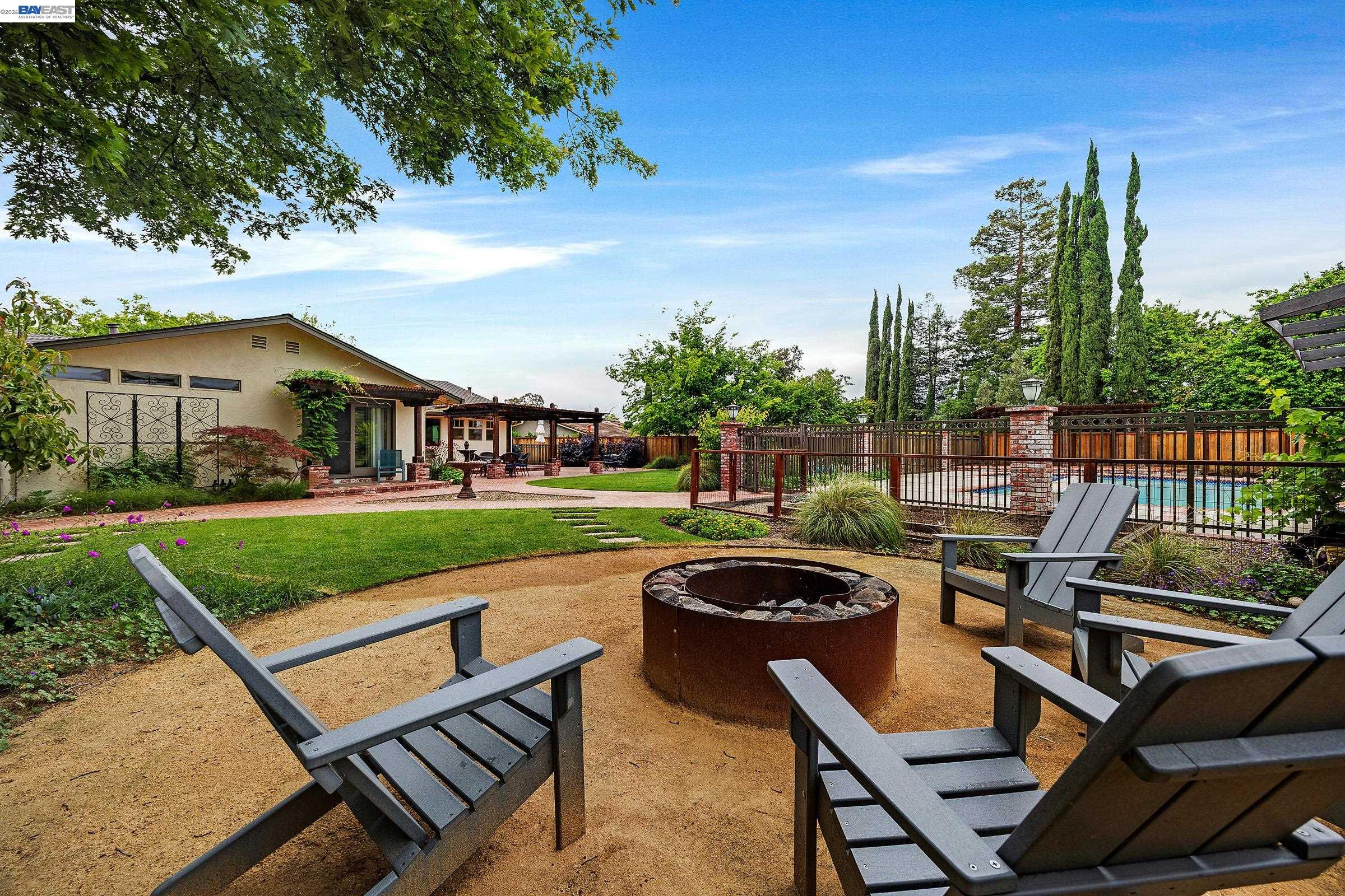 1152 Farmington Way