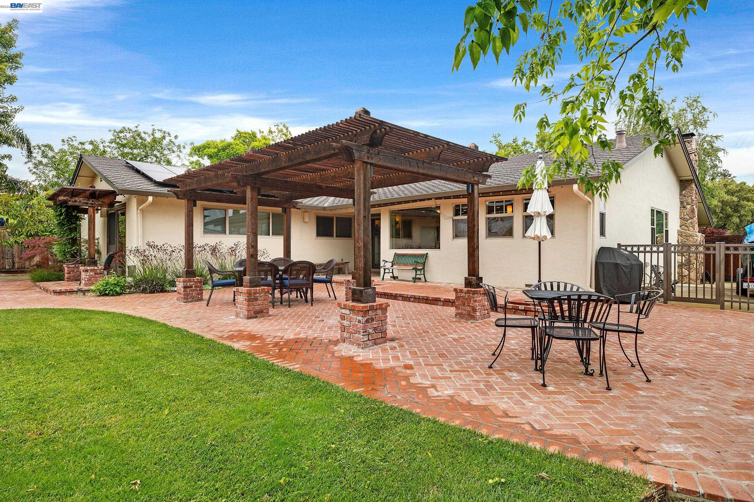 1152 Farmington Way
