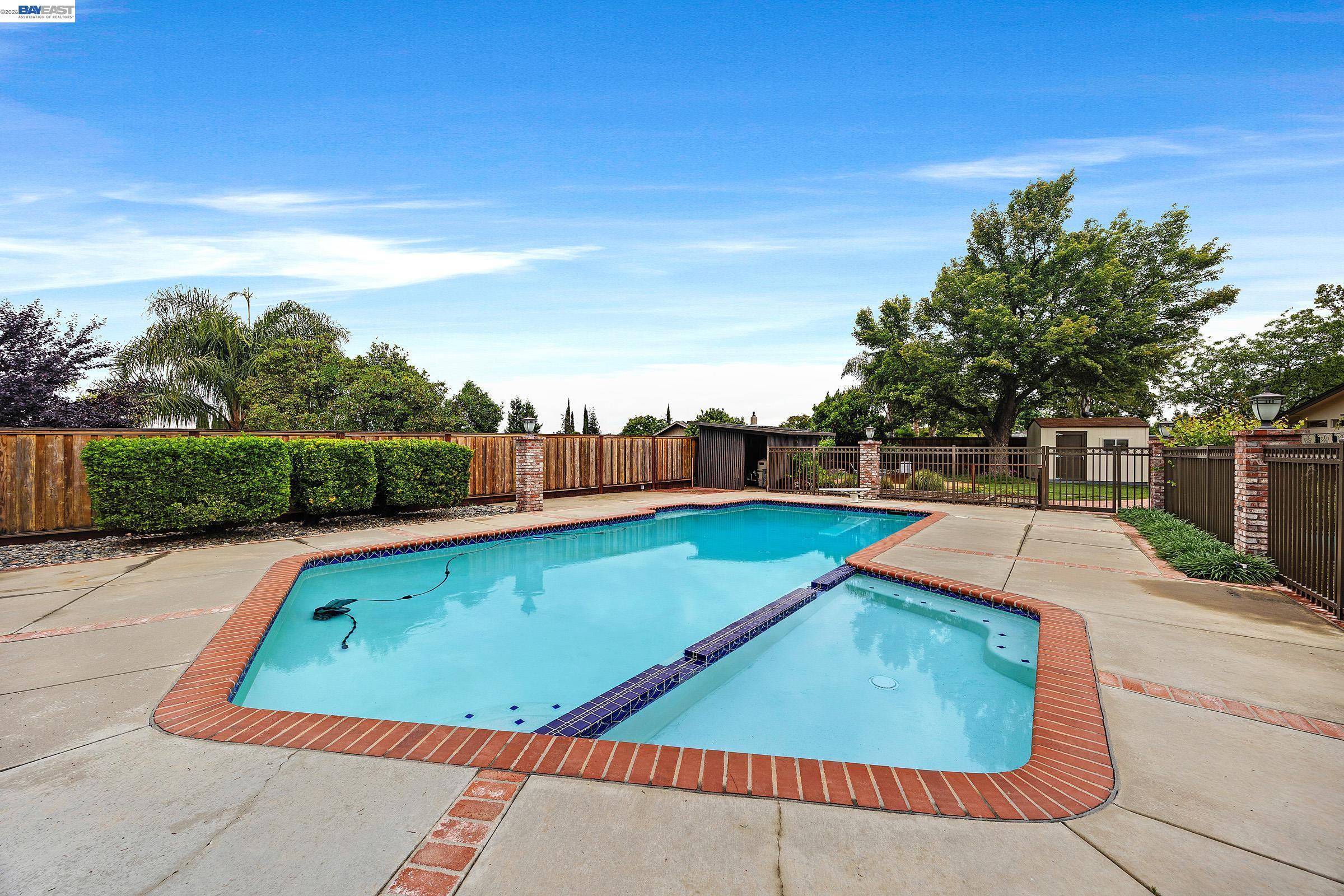 1152 Farmington Way
