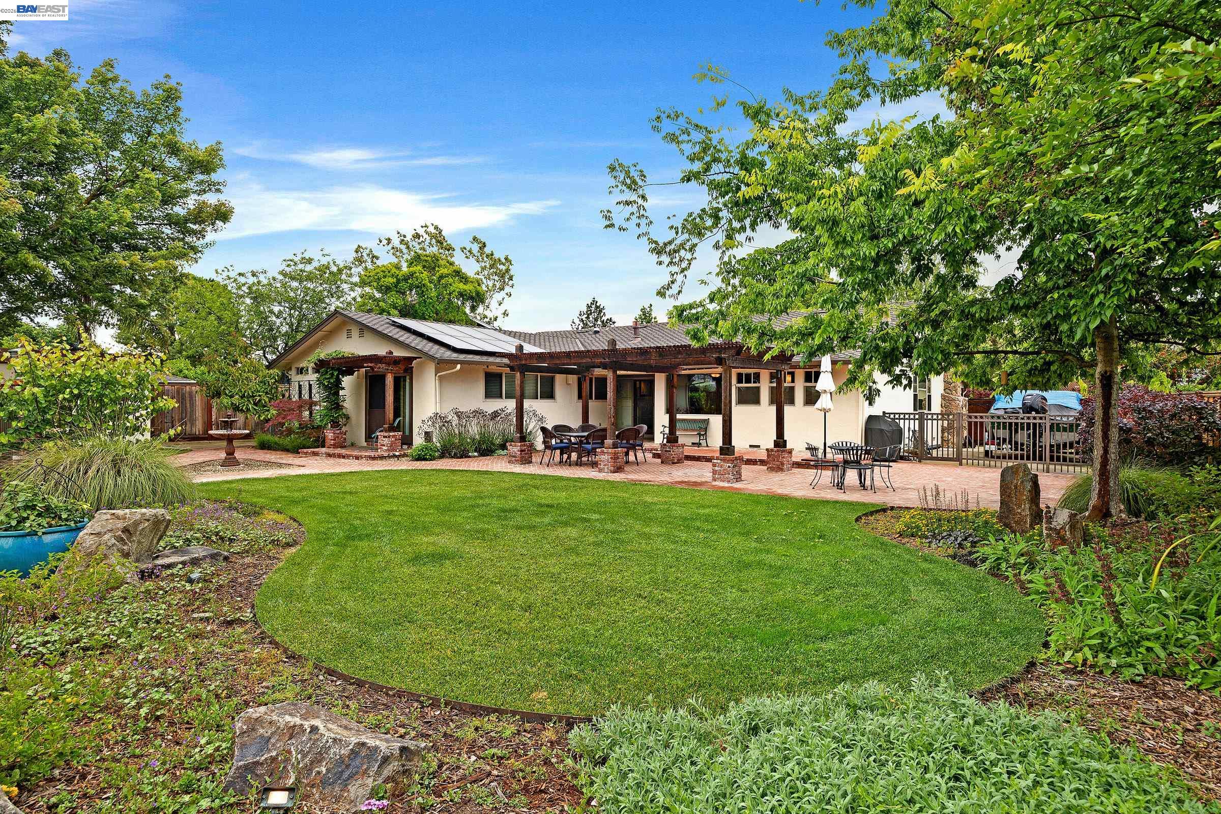 1152 Farmington Way