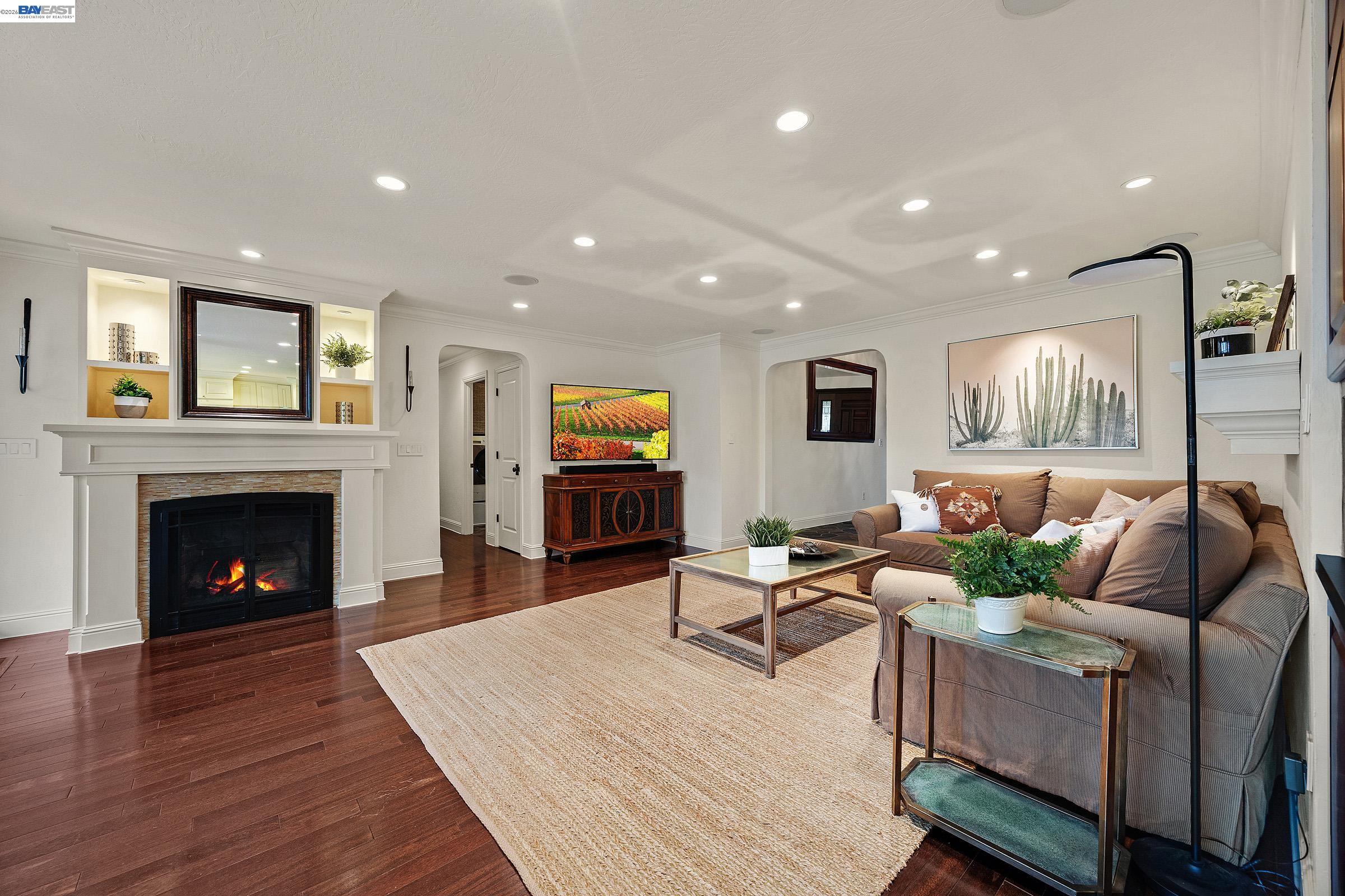 1152 Farmington Way