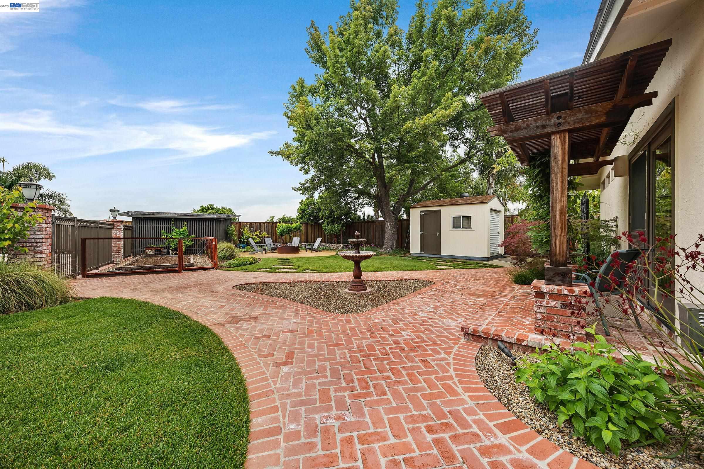 1152 Farmington Way