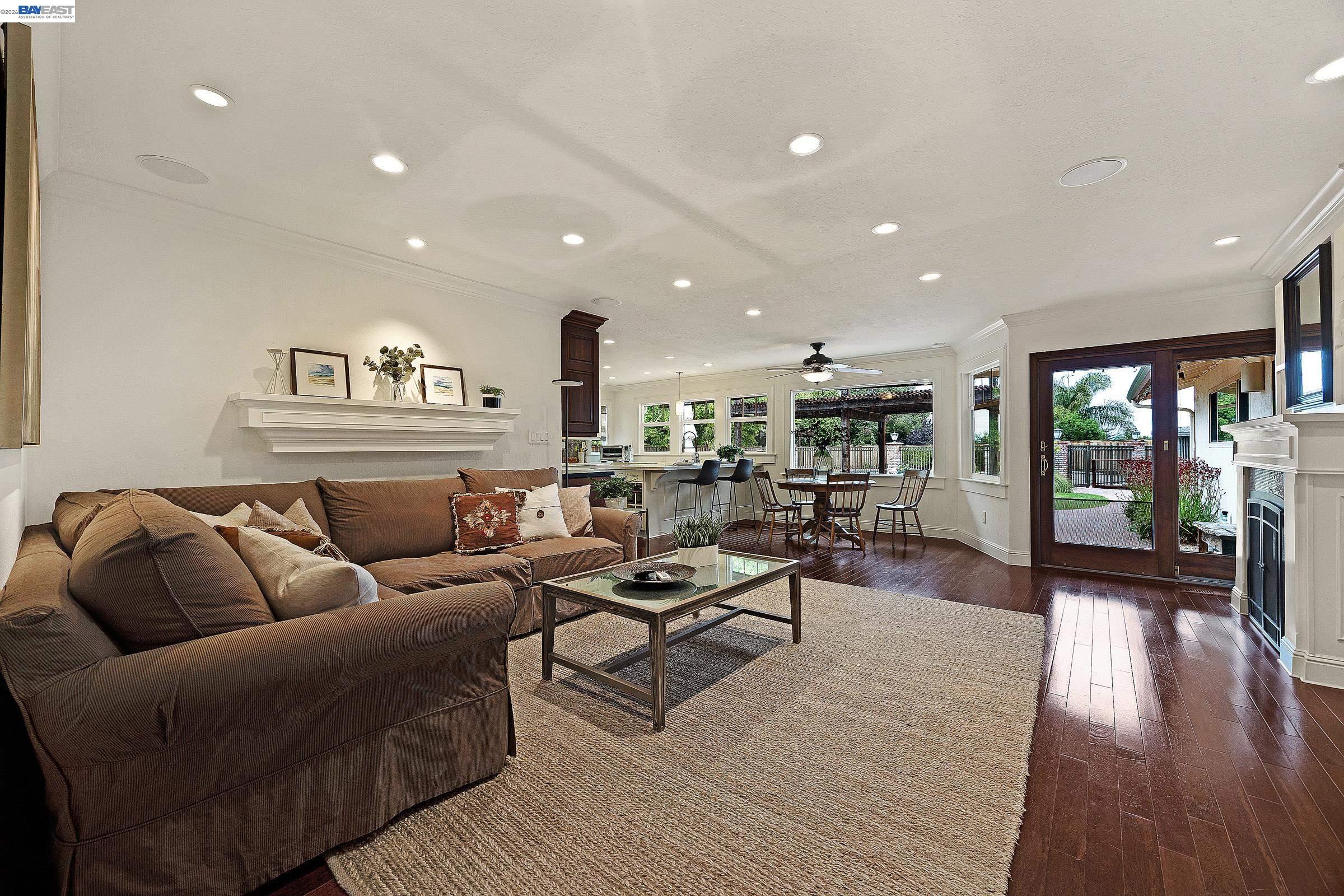1152 Farmington Way