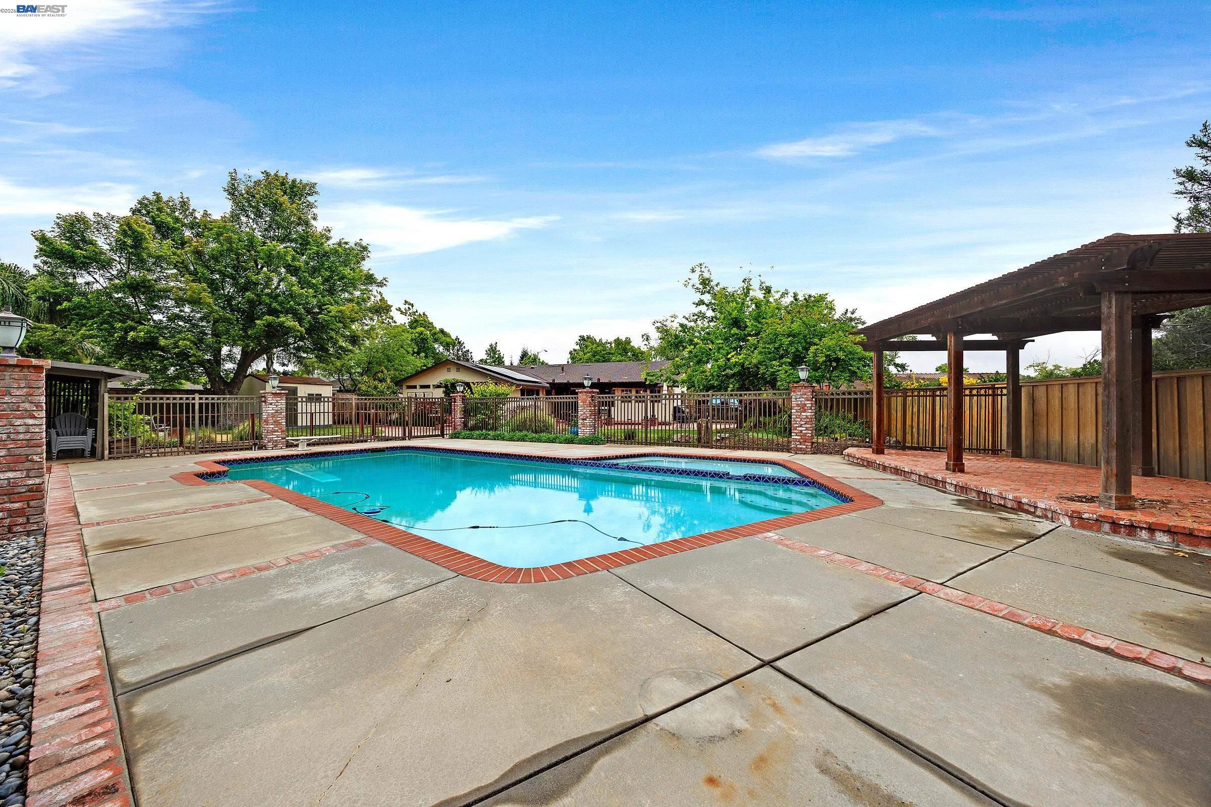 1152 Farmington Way